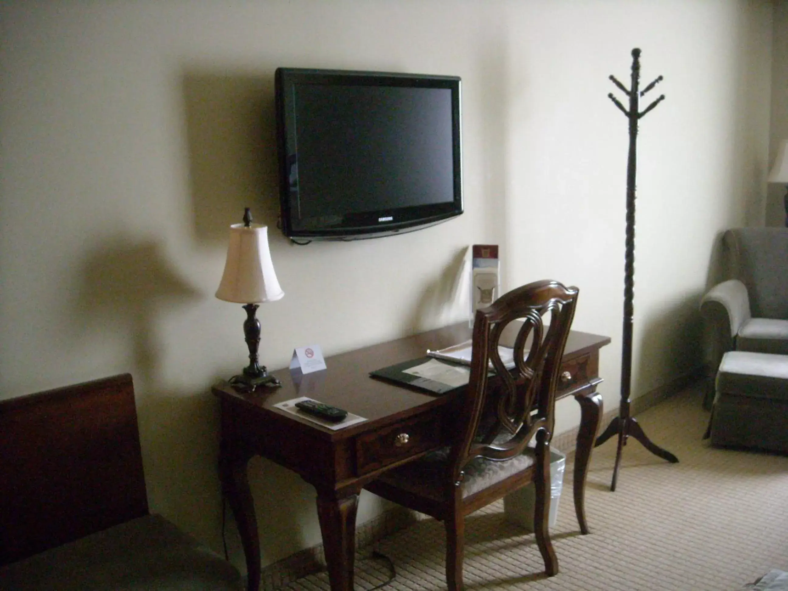 TV and multimedia, TV/Entertainment Center in Hotel Brossard