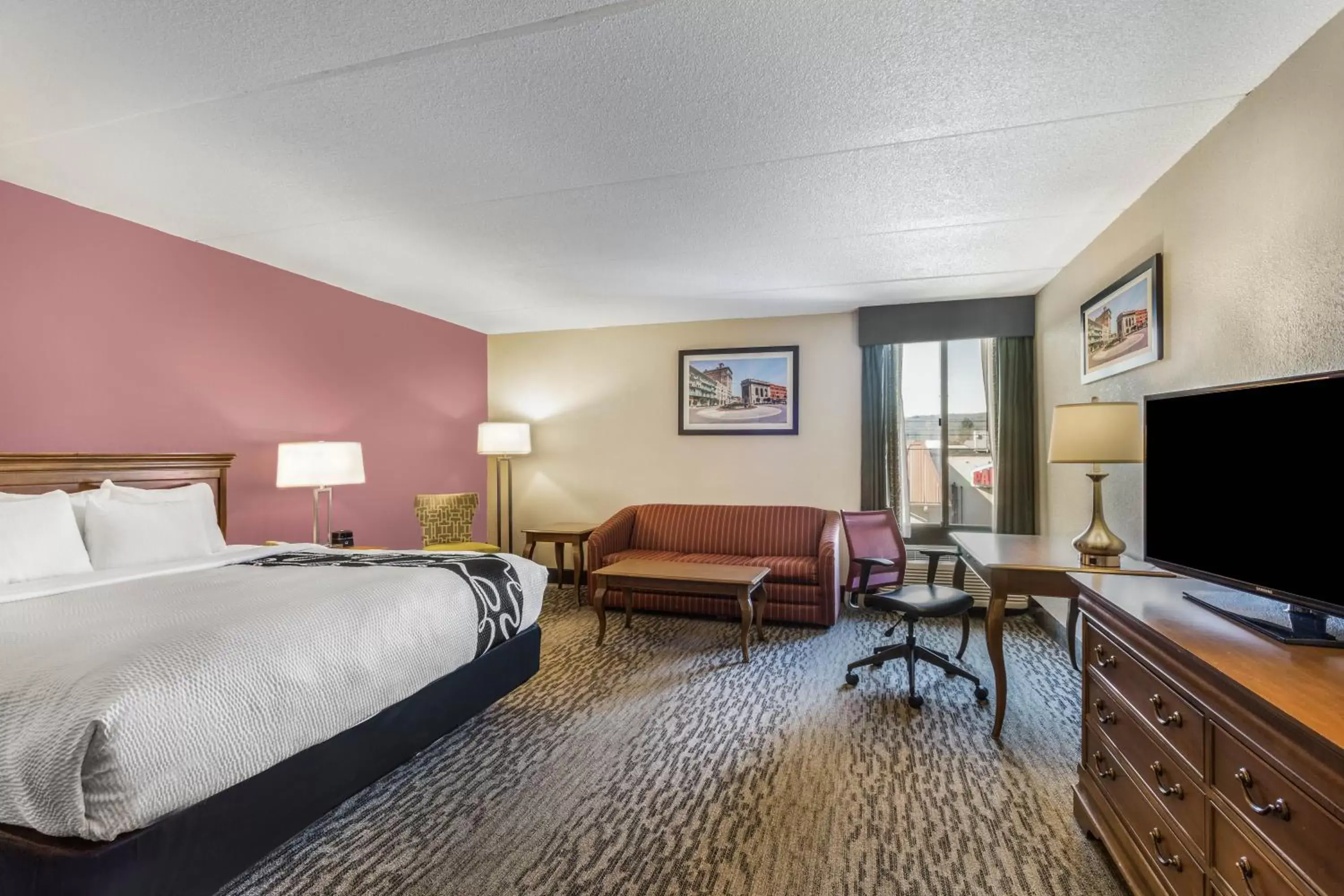 Photo of the whole room in La Quinta Inn by Wyndham Binghamton - Johnson City