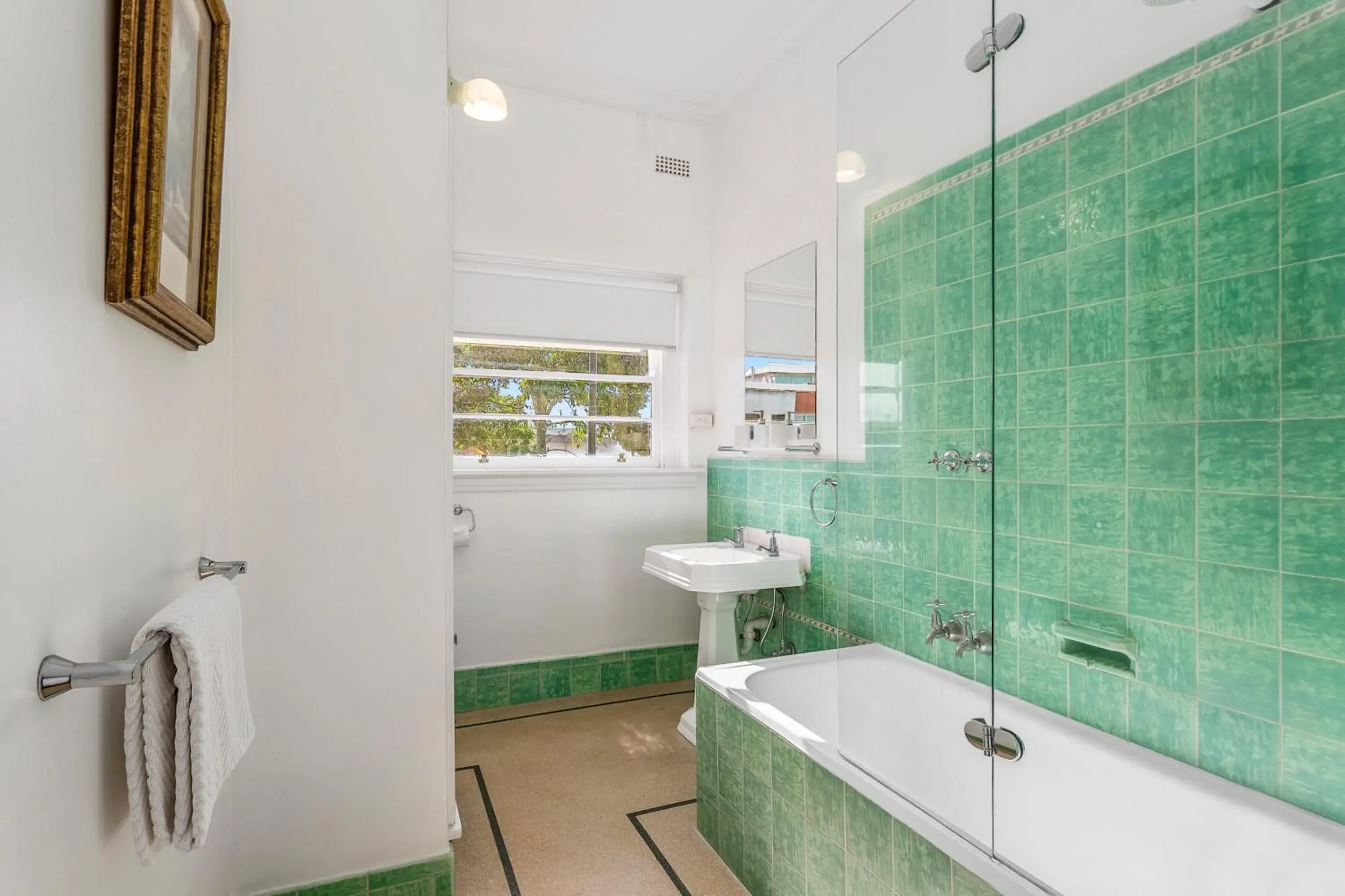 Bathroom in Captains Retreat Apartments and Cottages