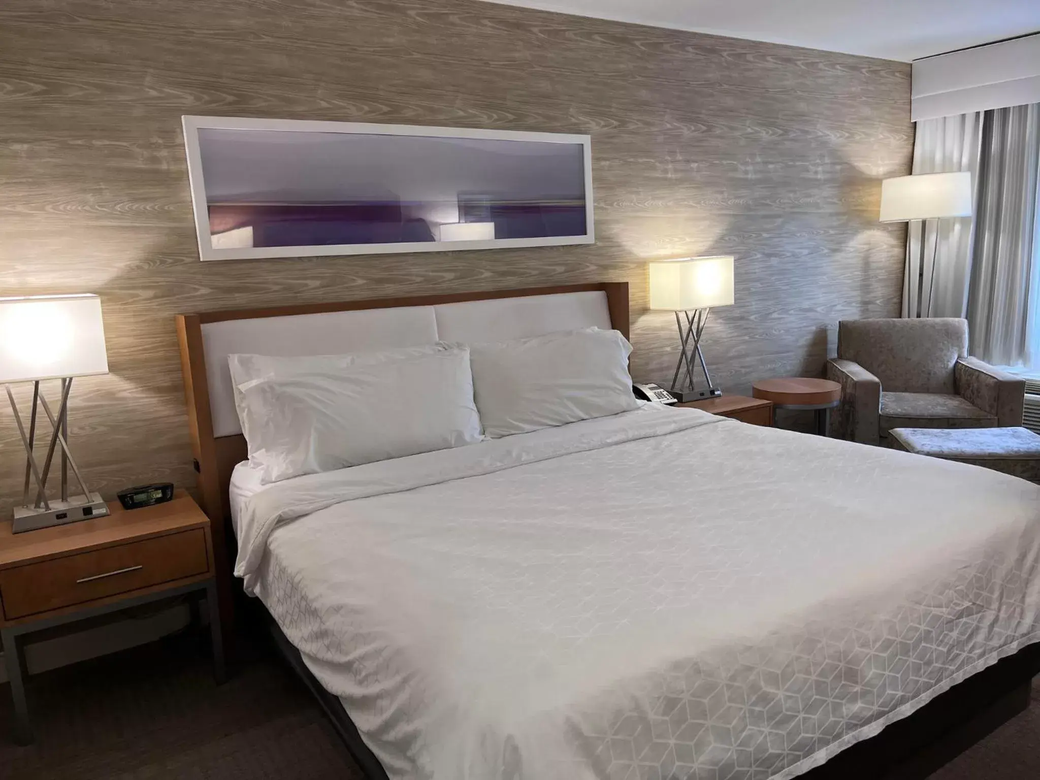 Photo of the whole room, Bed in Holiday Inn Express Kamloops, an IHG Hotel