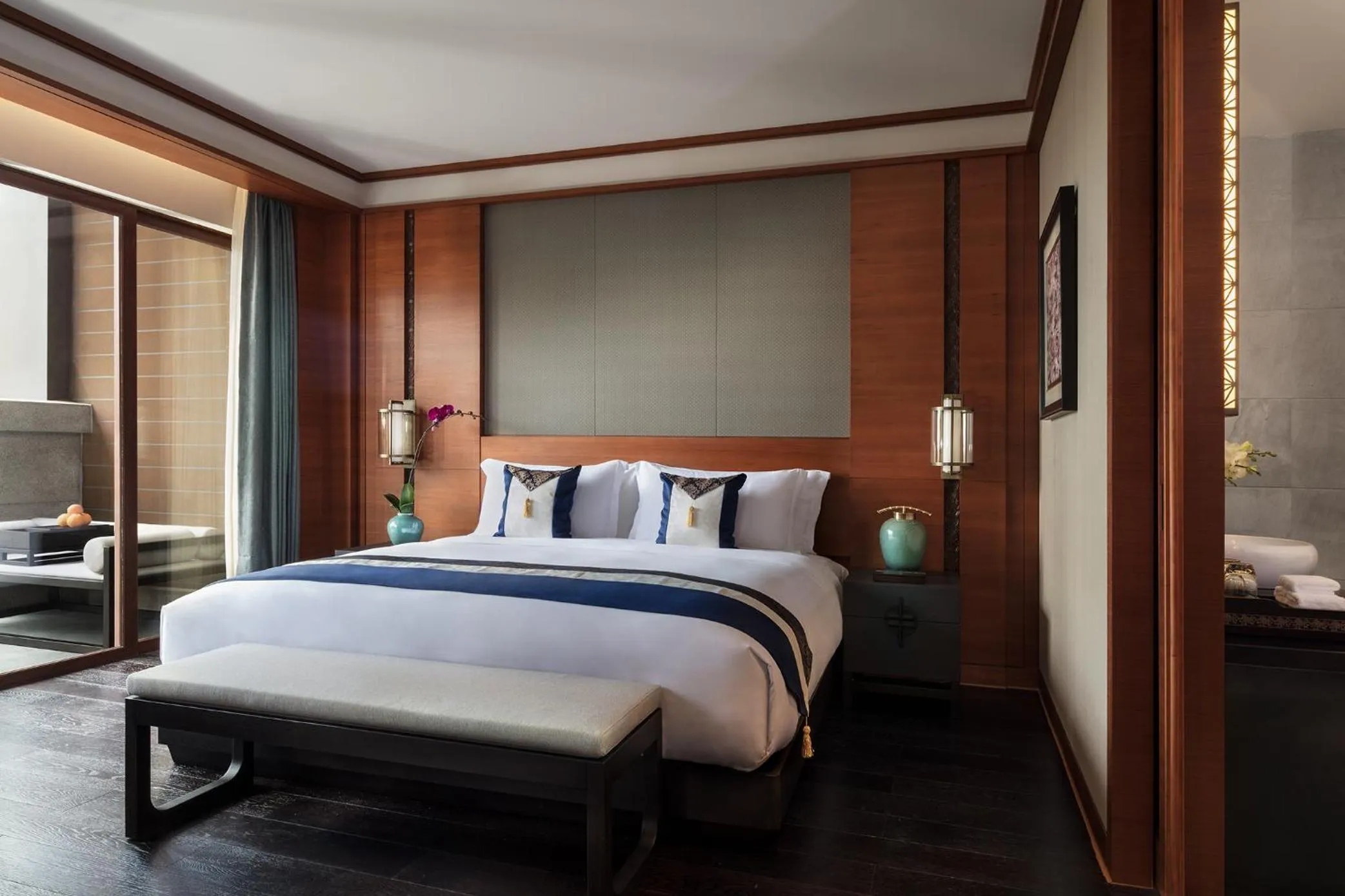 Bed in Anantara Guiyang Resort