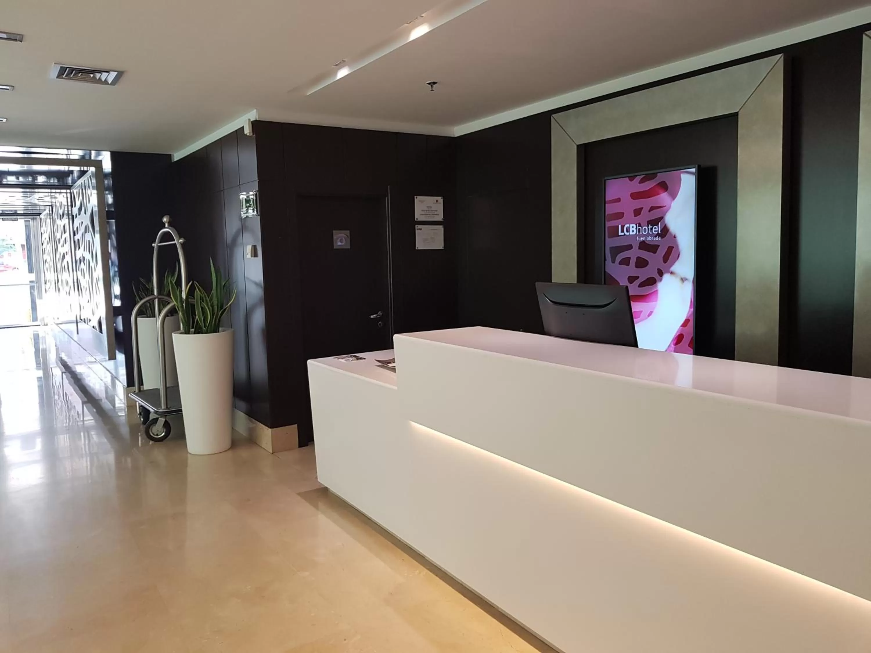 Lobby or reception in LCB Hotel Fuenlabrada
