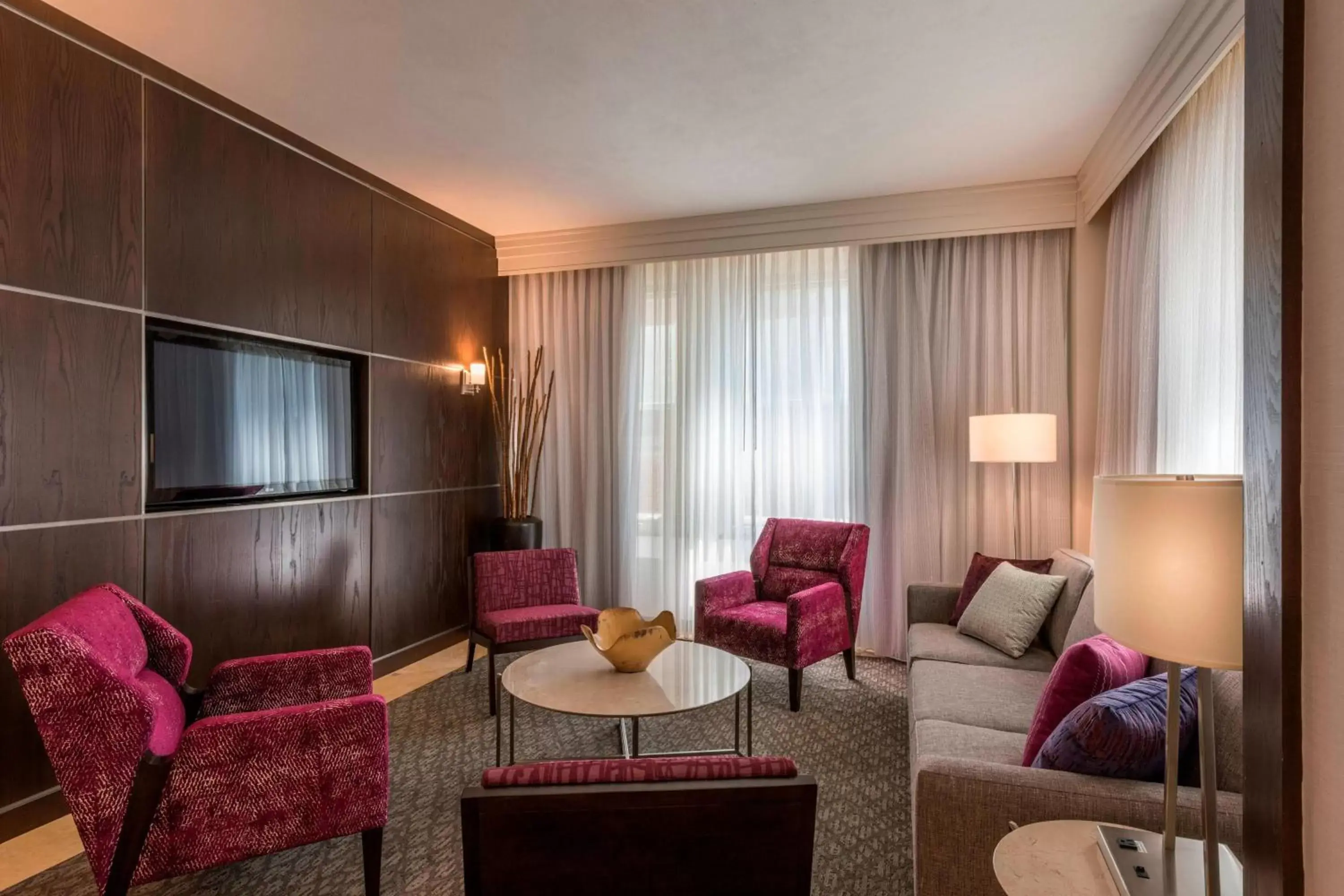 Living room, Seating Area in Courtyard by Marriott Tulsa Downtown