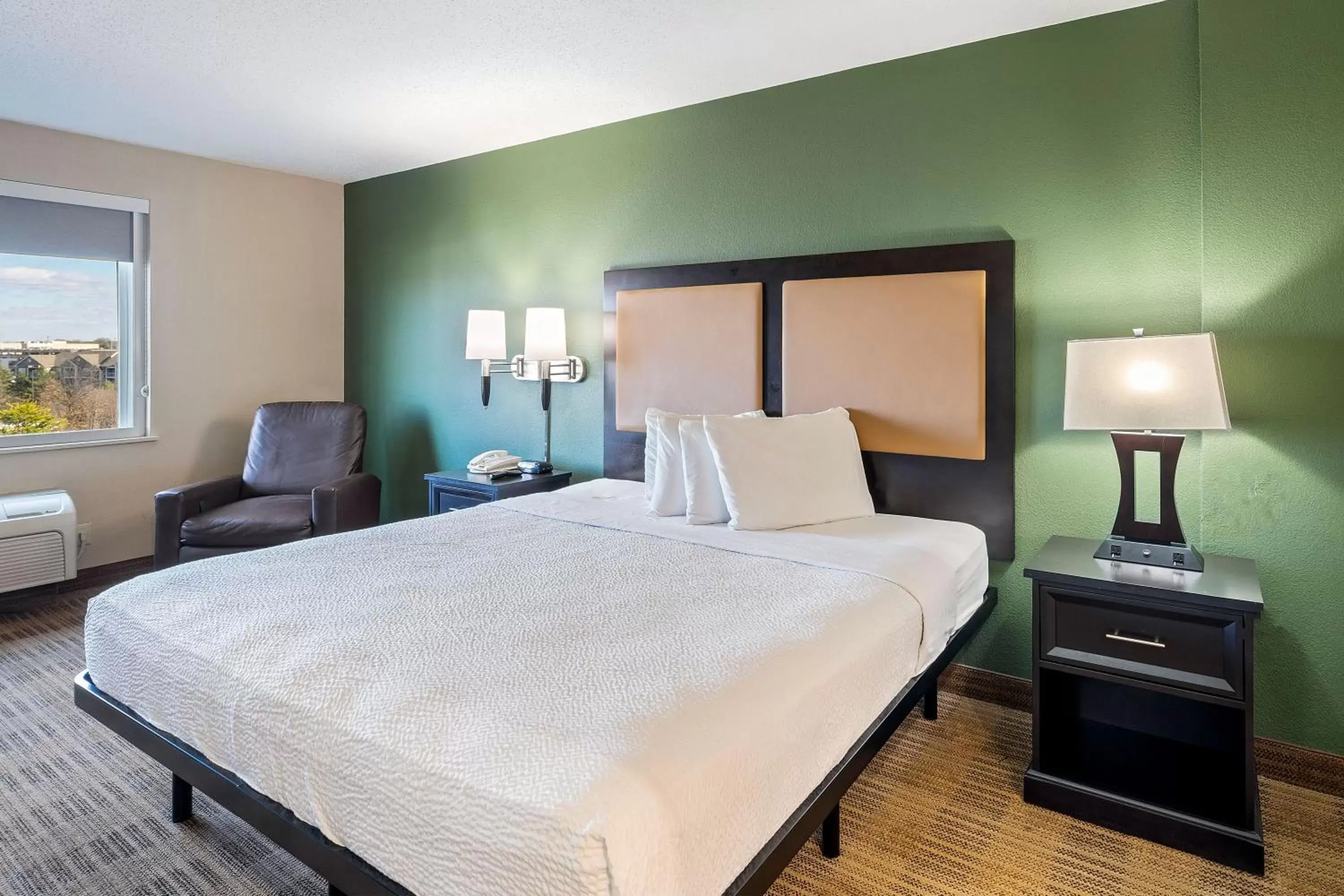 Bed in Extended Stay America Suites - Washington, DC - Springfield