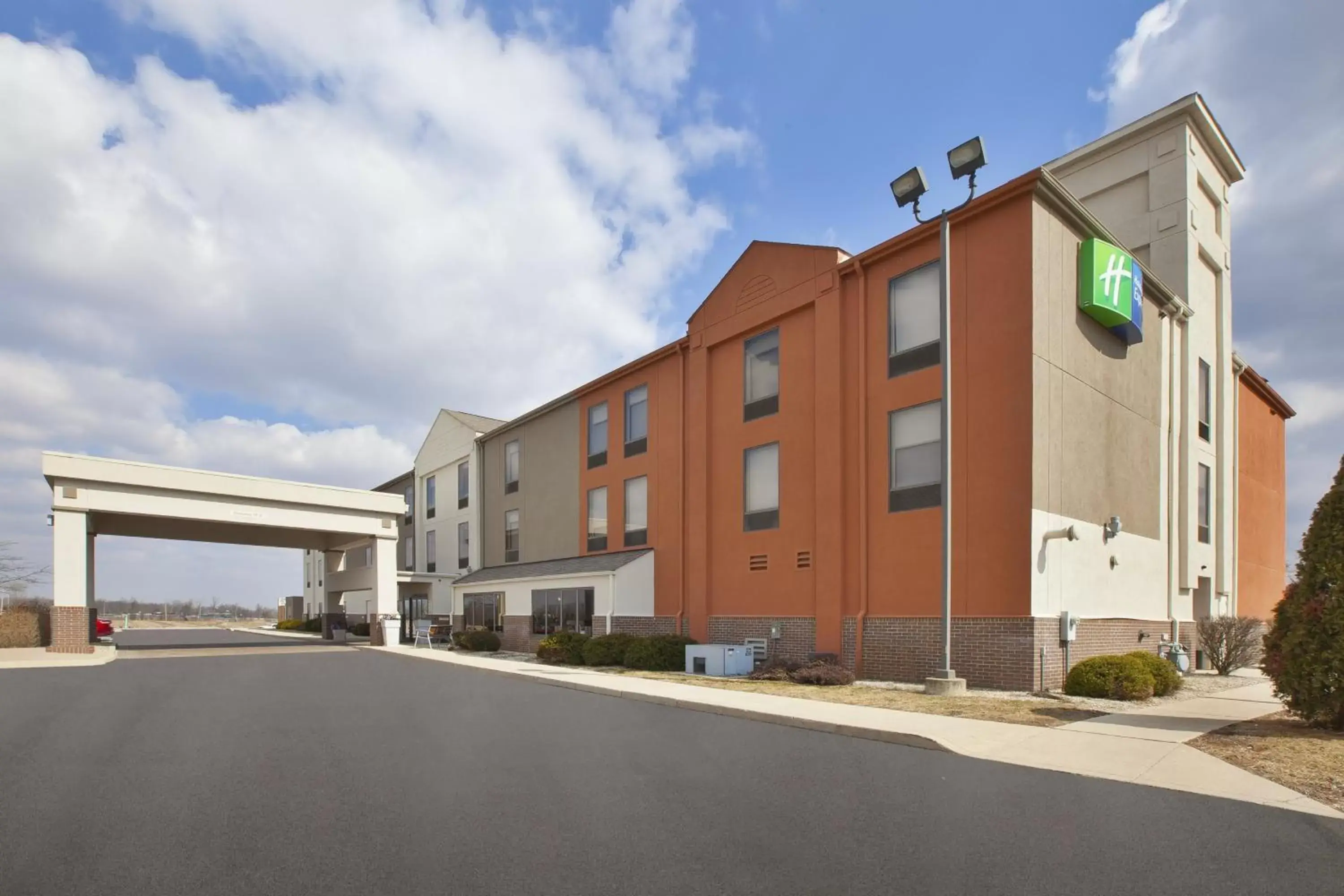 Property Building in Holiday Inn Express Tiffin, an IHG Hotel