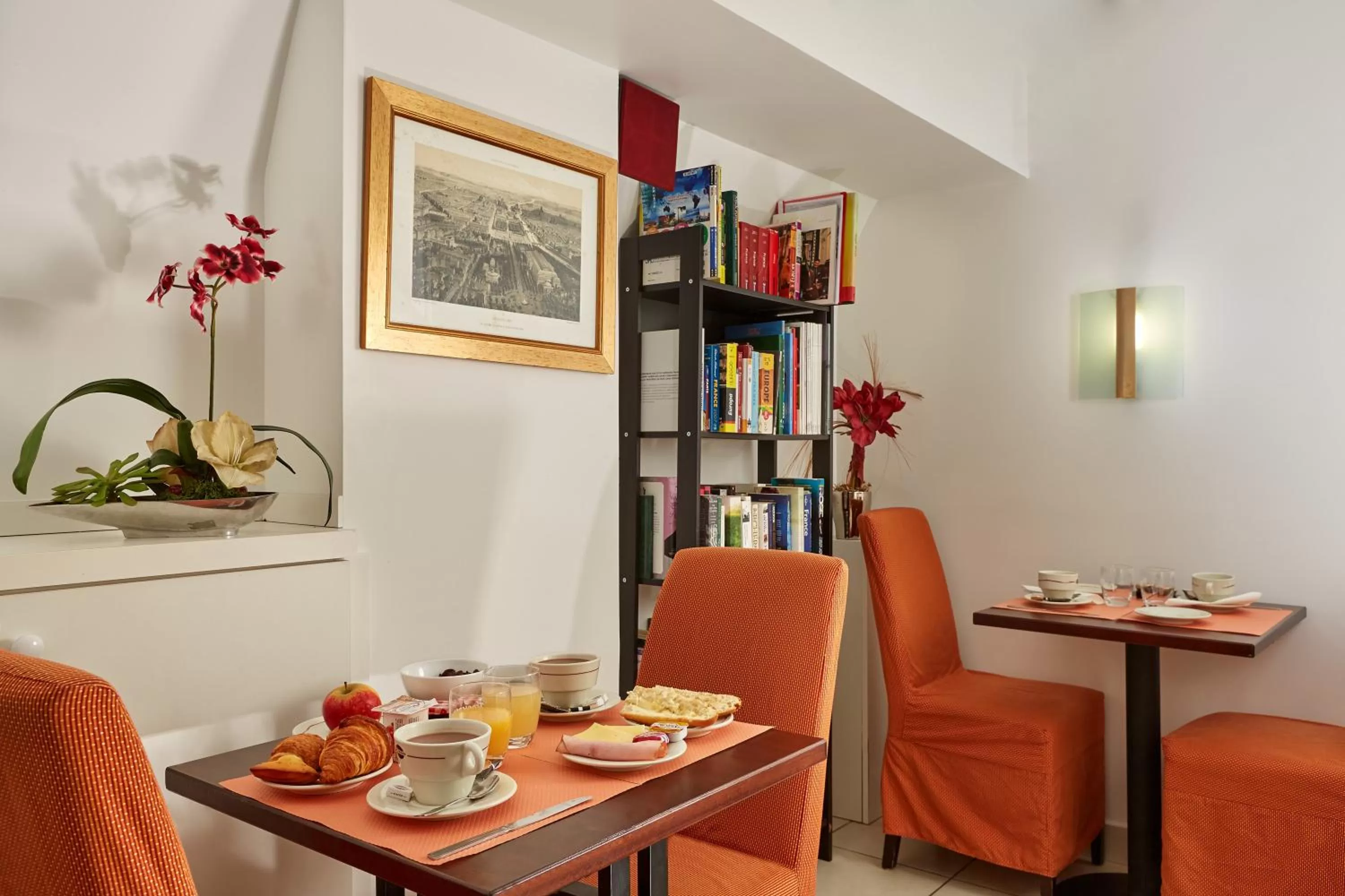 Breakfast in Austin's Arts Et Metiers Hotel