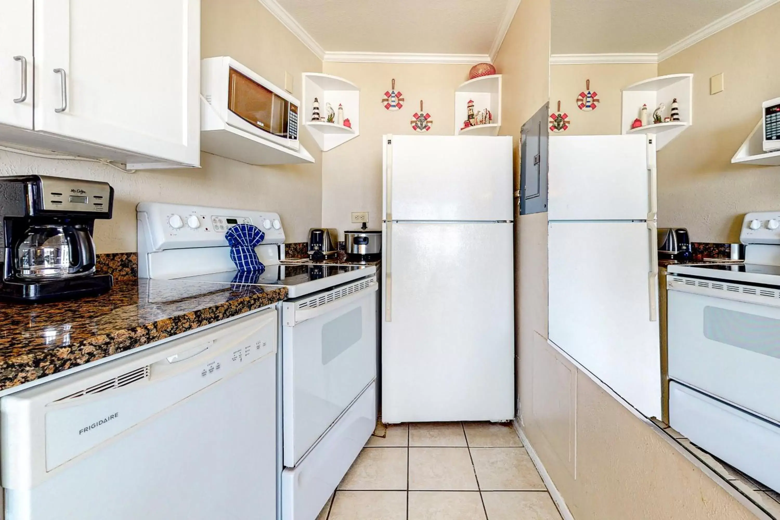 Kitchen/Kitchenette in La Internacional Condominiums #210