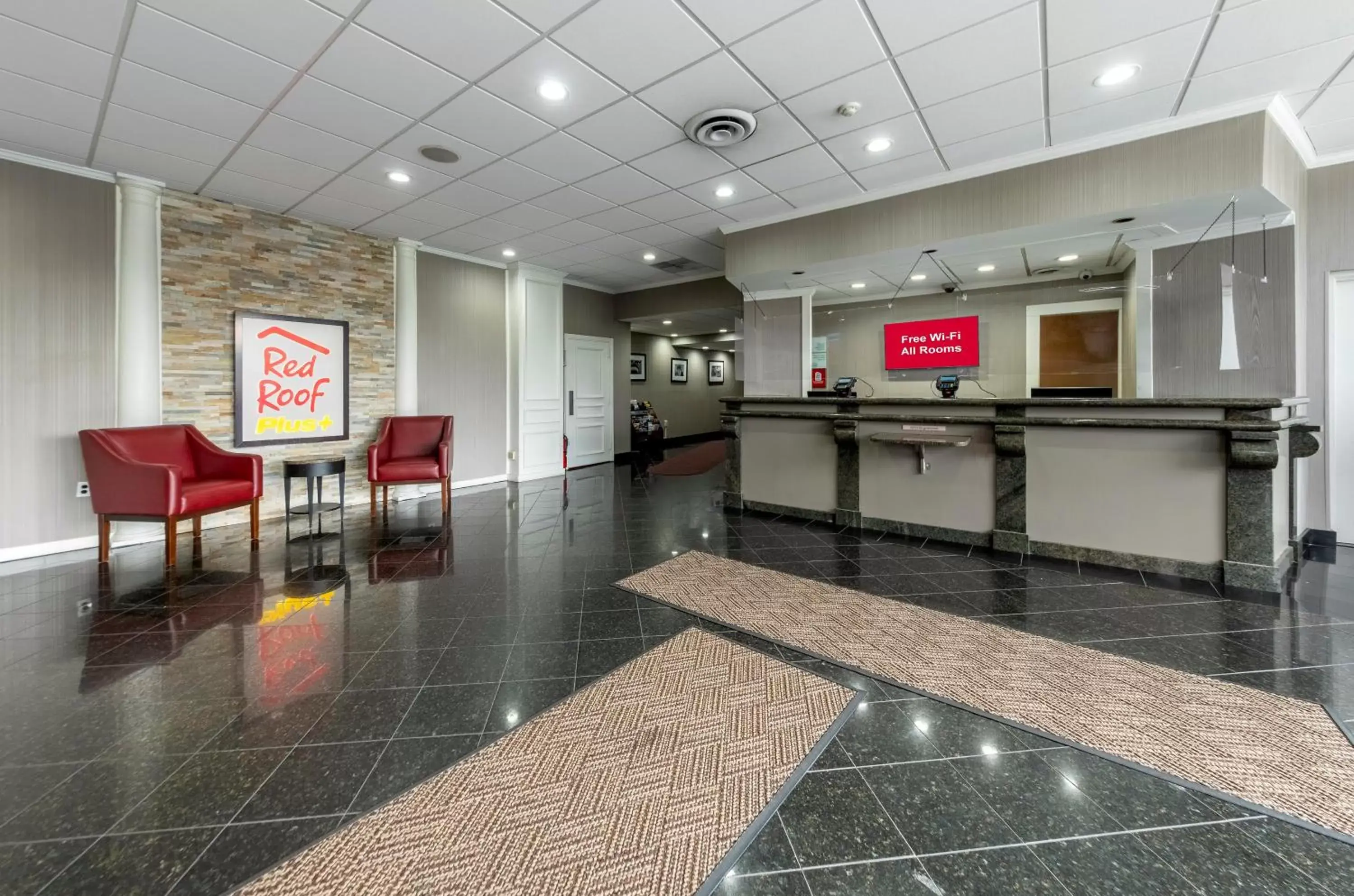 Lobby or reception in Red Roof PLUS Newark Liberty Airport - Carteret Lobby or reception in Red Roof PLUS Newark Liberty Airport - Carteret