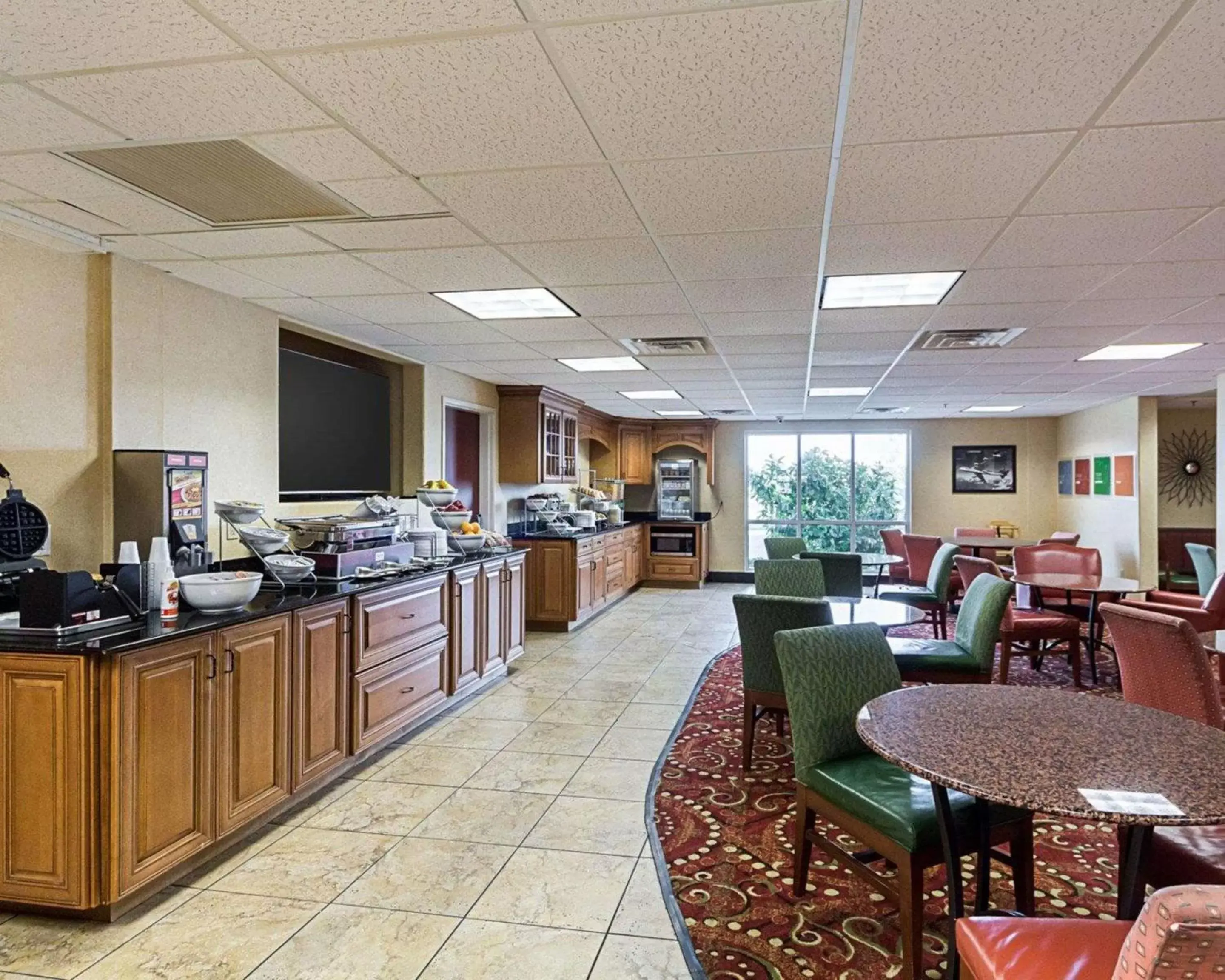 Restaurant/Places to Eat in Comfort Suites Airport Wichita