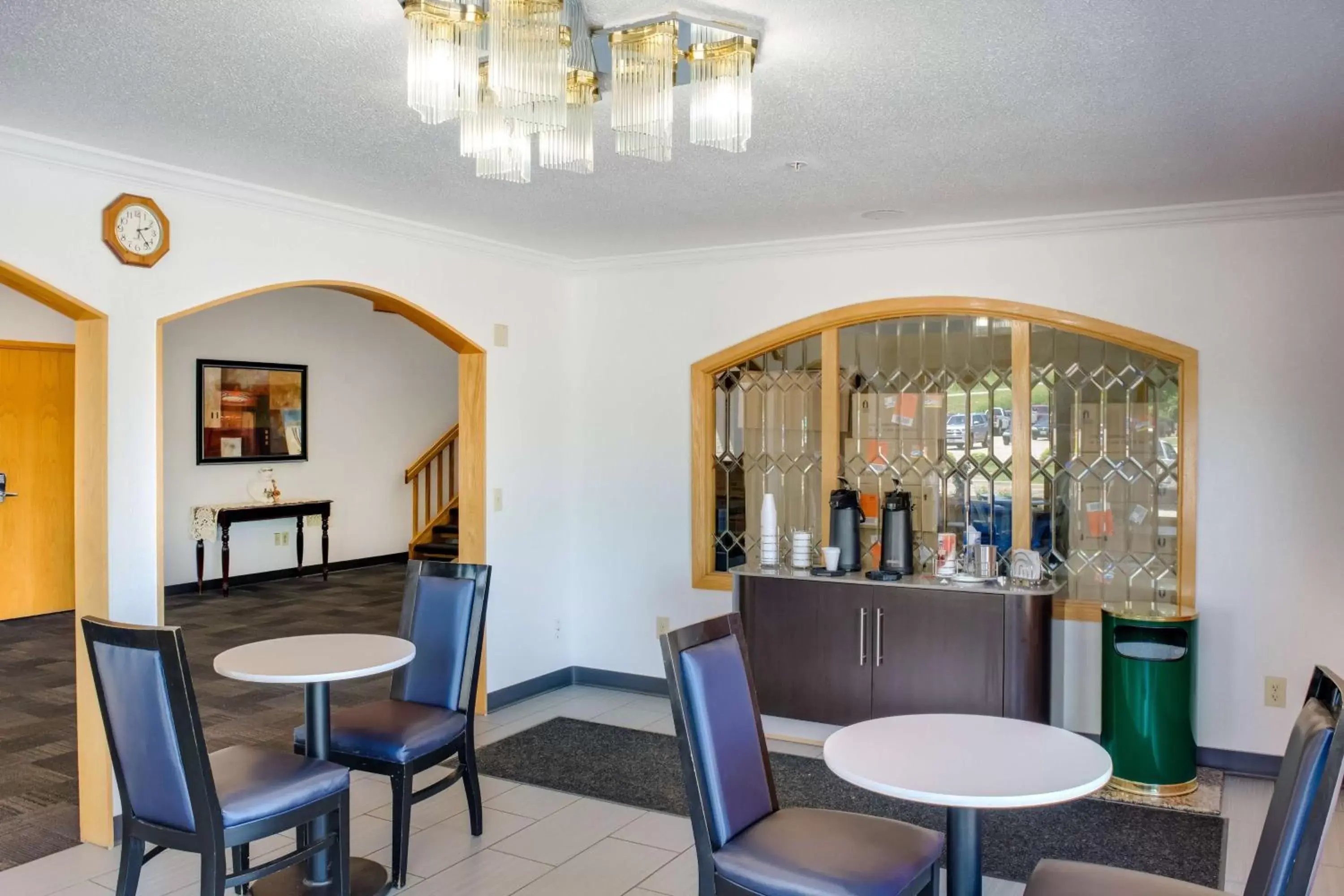 Restaurant/places to eat, Lounge/Bar in Motel 6-Richmond, IN