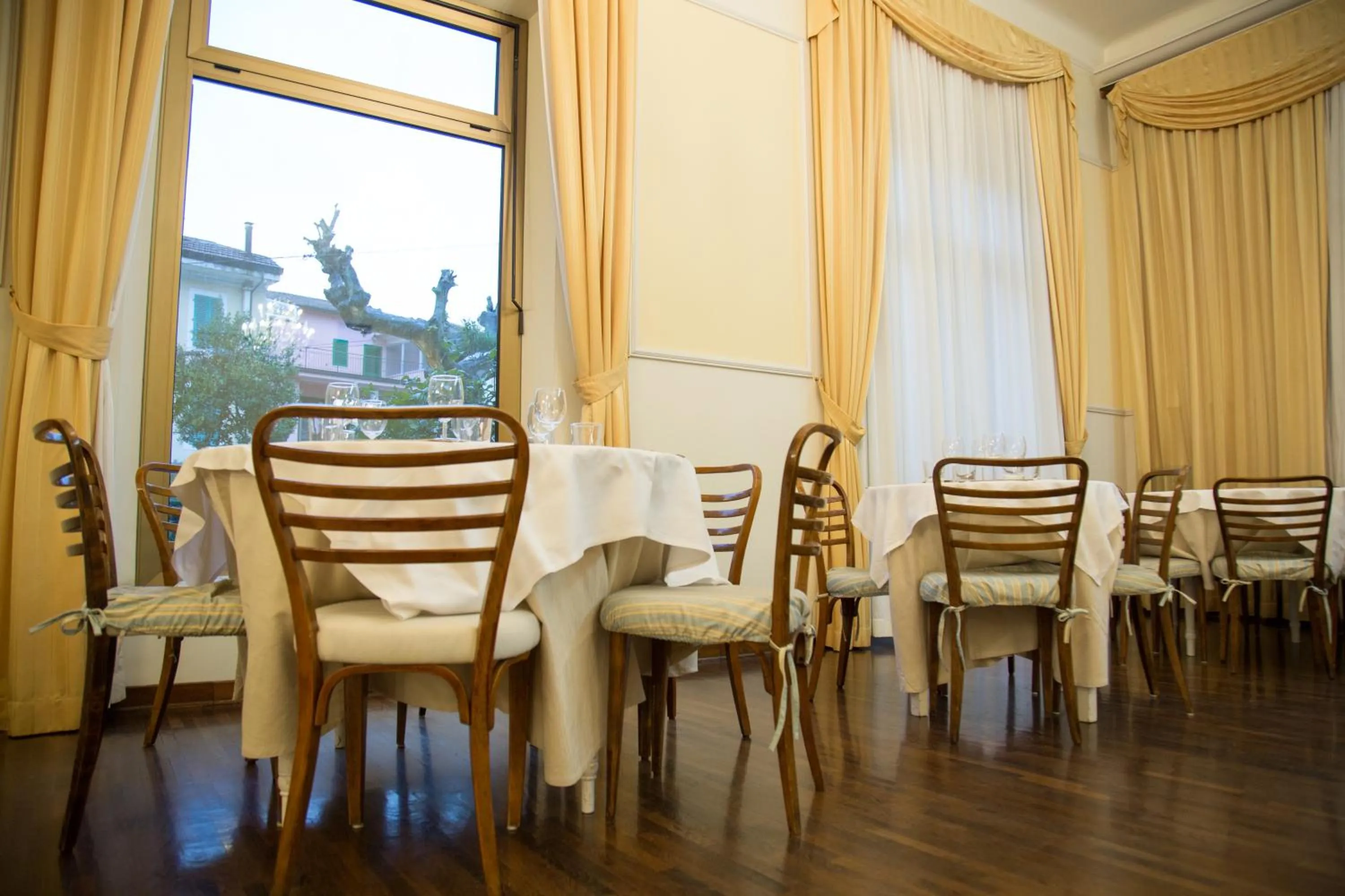 Restaurant/places to eat in HG Hotel Cappelli