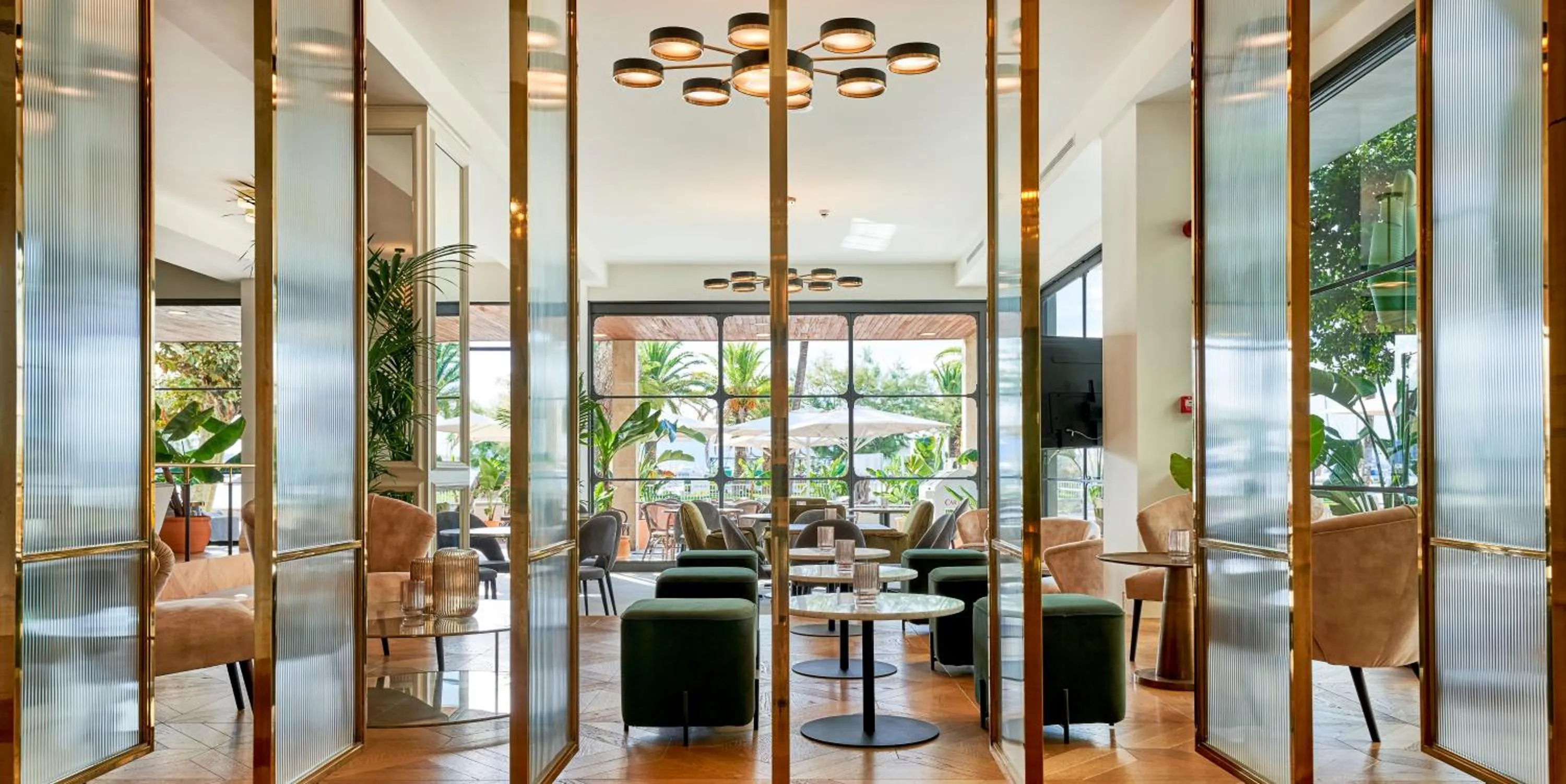 Communal lounge/ TV room in Hoposa Daina- Adults Only