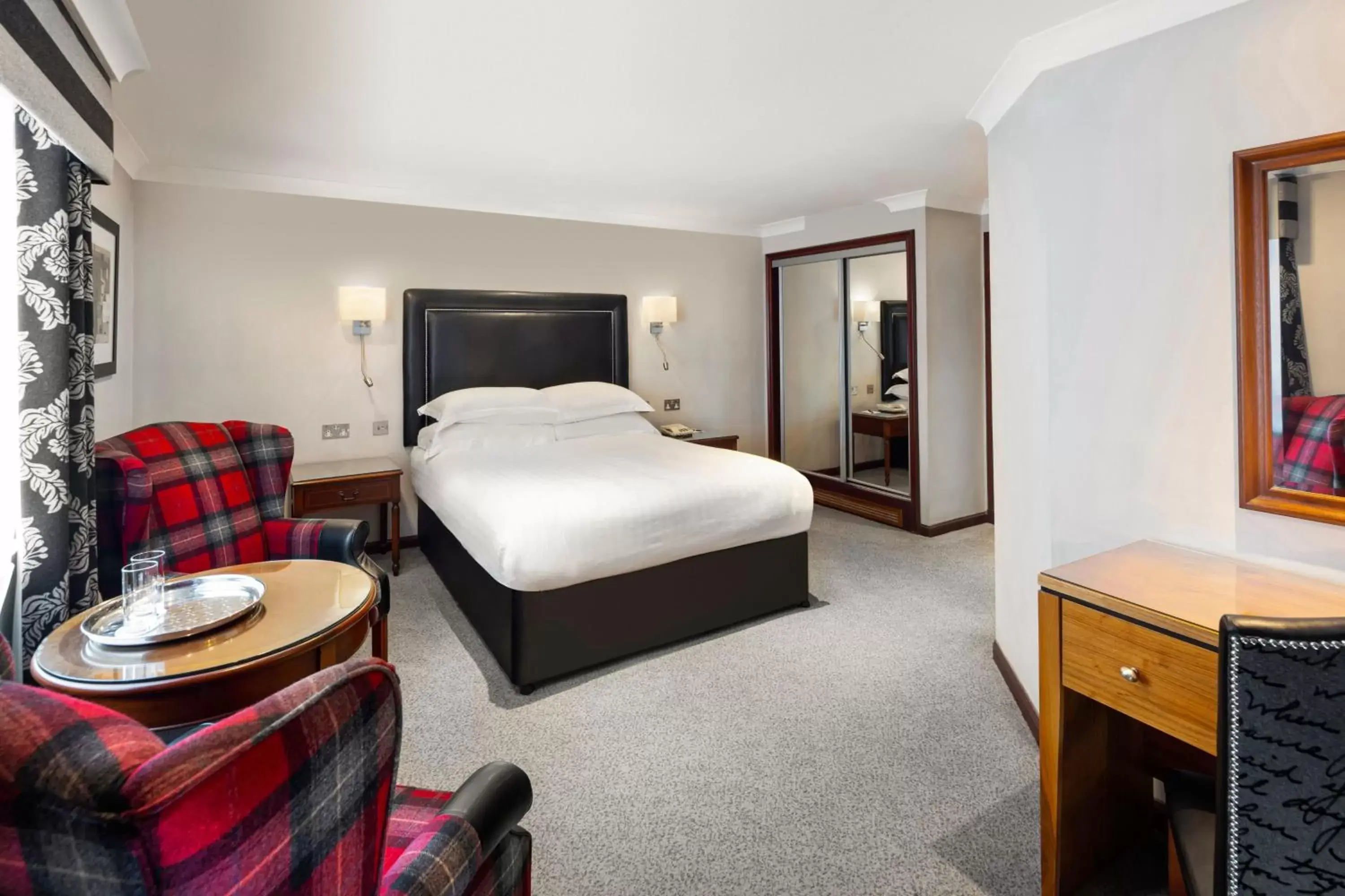 Photo of the whole room in Edinburgh Holyrood Hotel
