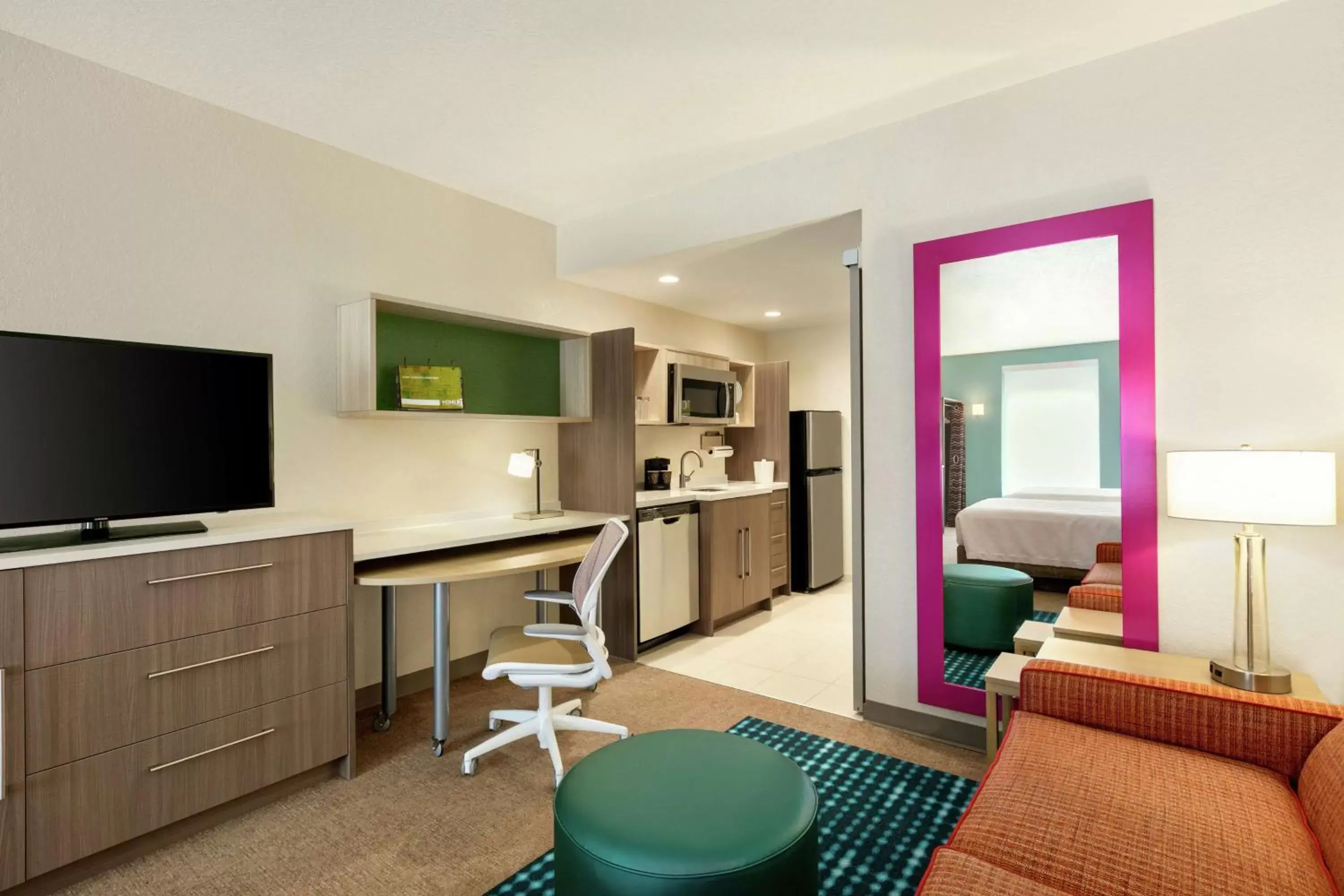 Bedroom, TV/Entertainment Center in Home2 Suites By Hilton Brandon Tampa