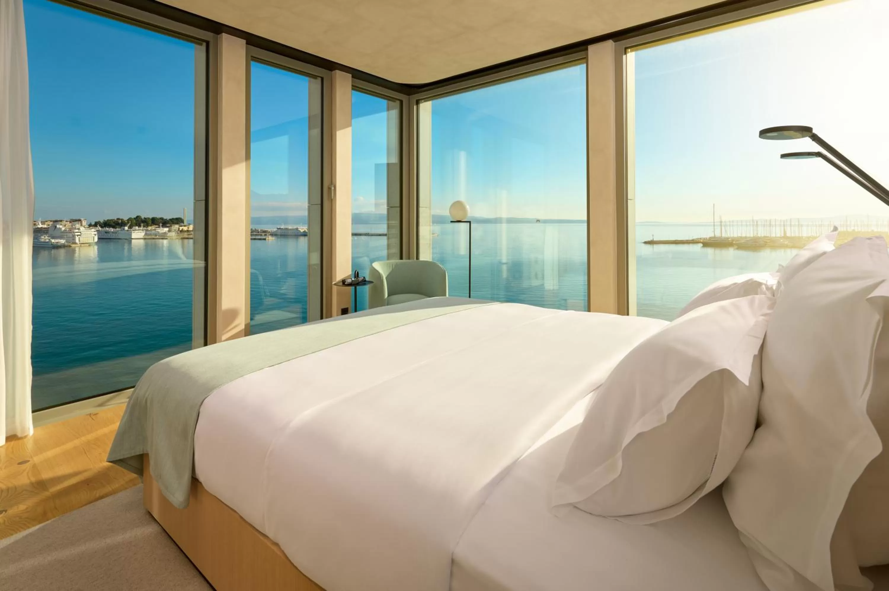 Sea view, Bed in Hotel Ambasador