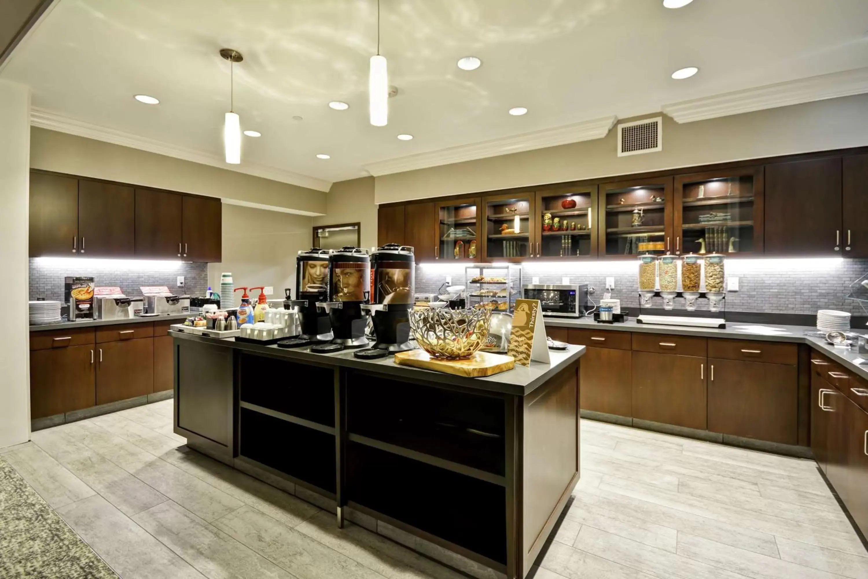 Breakfast, Kitchen/Kitchenette in Homewood Suites By Hilton Phoenix Tempe Asu Area