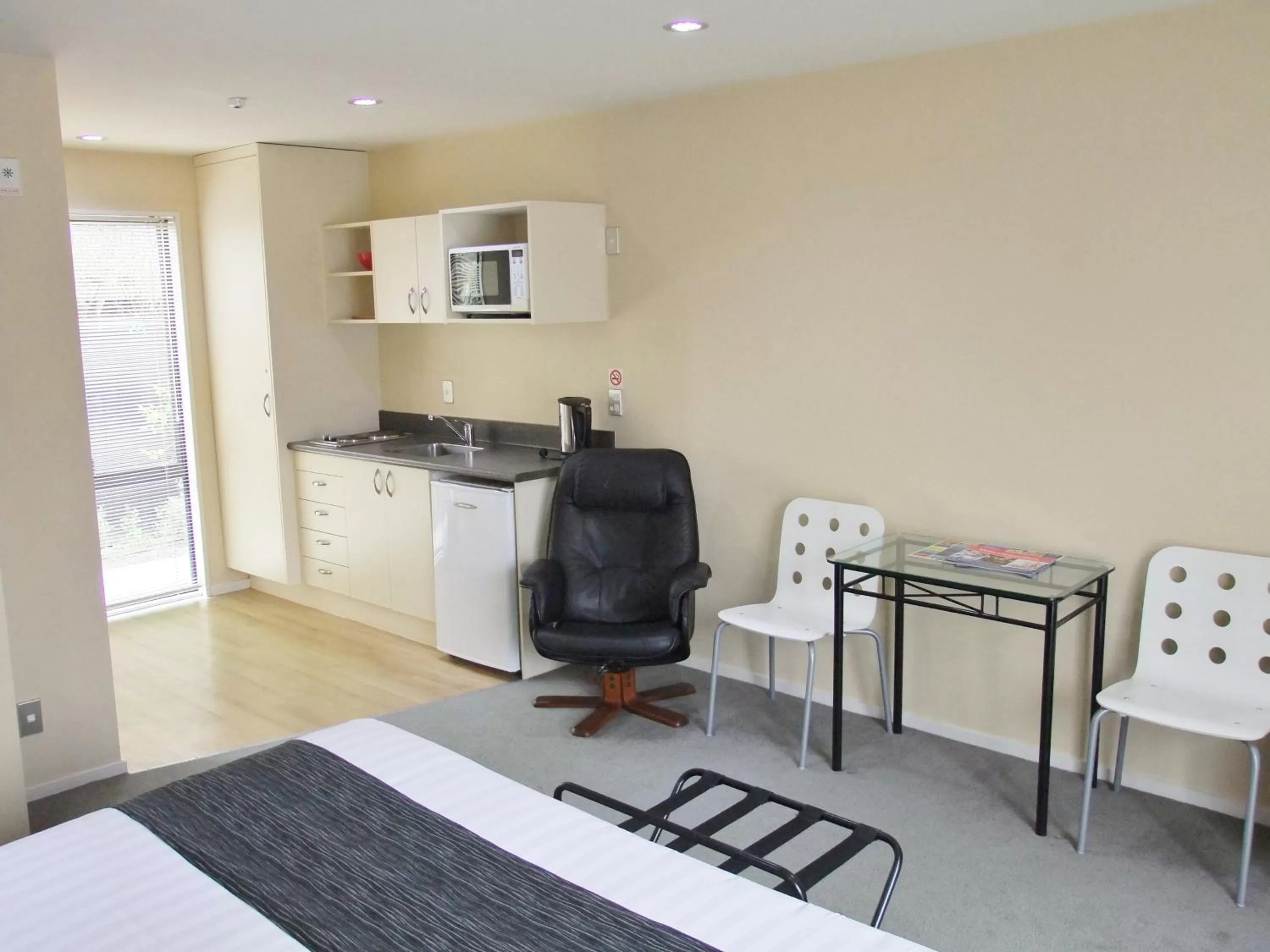 Kitchen or kitchenette in Abbella Lodge Motel