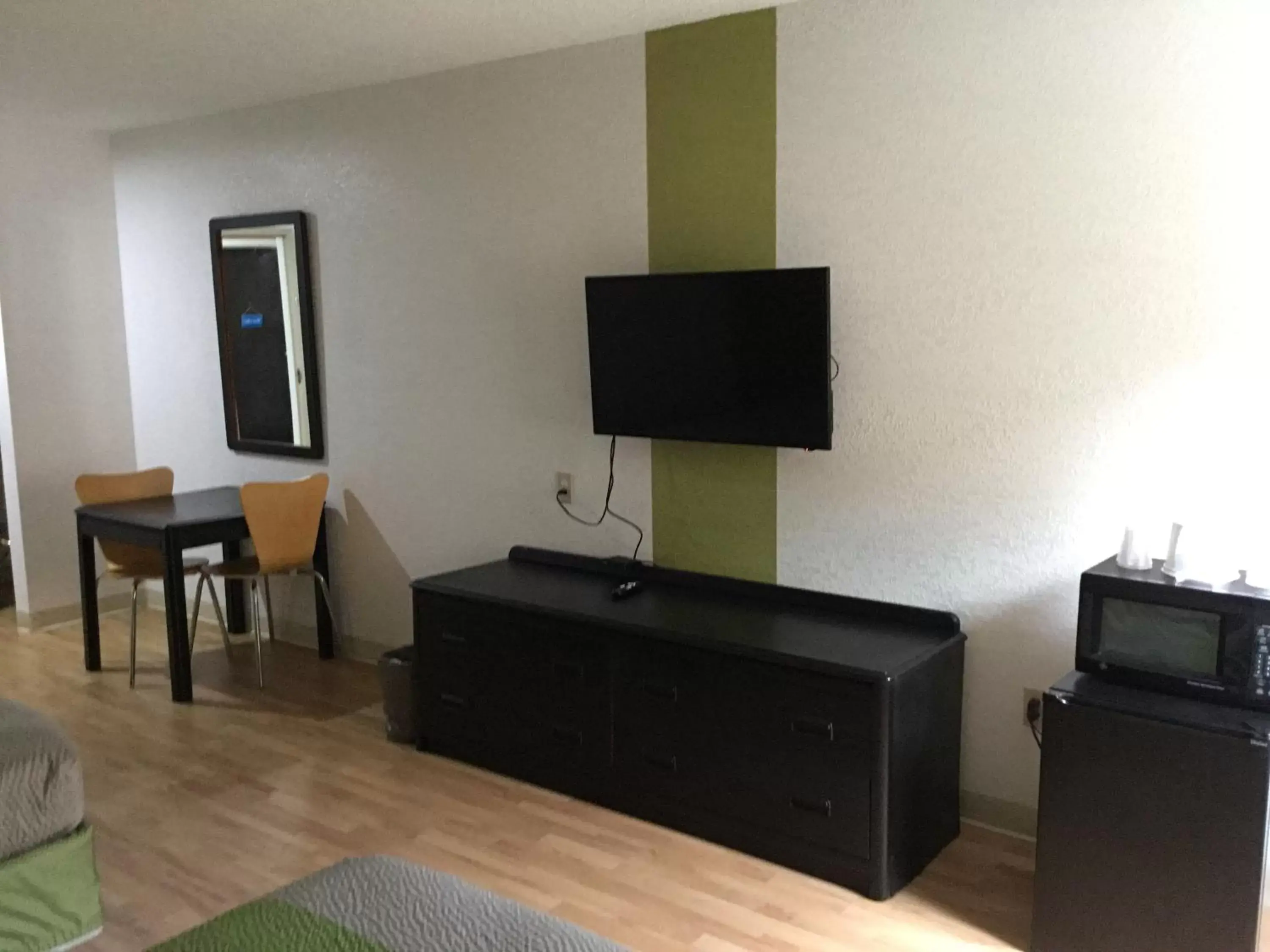 TV/Entertainment Center in Motel 6-Augusta, KS