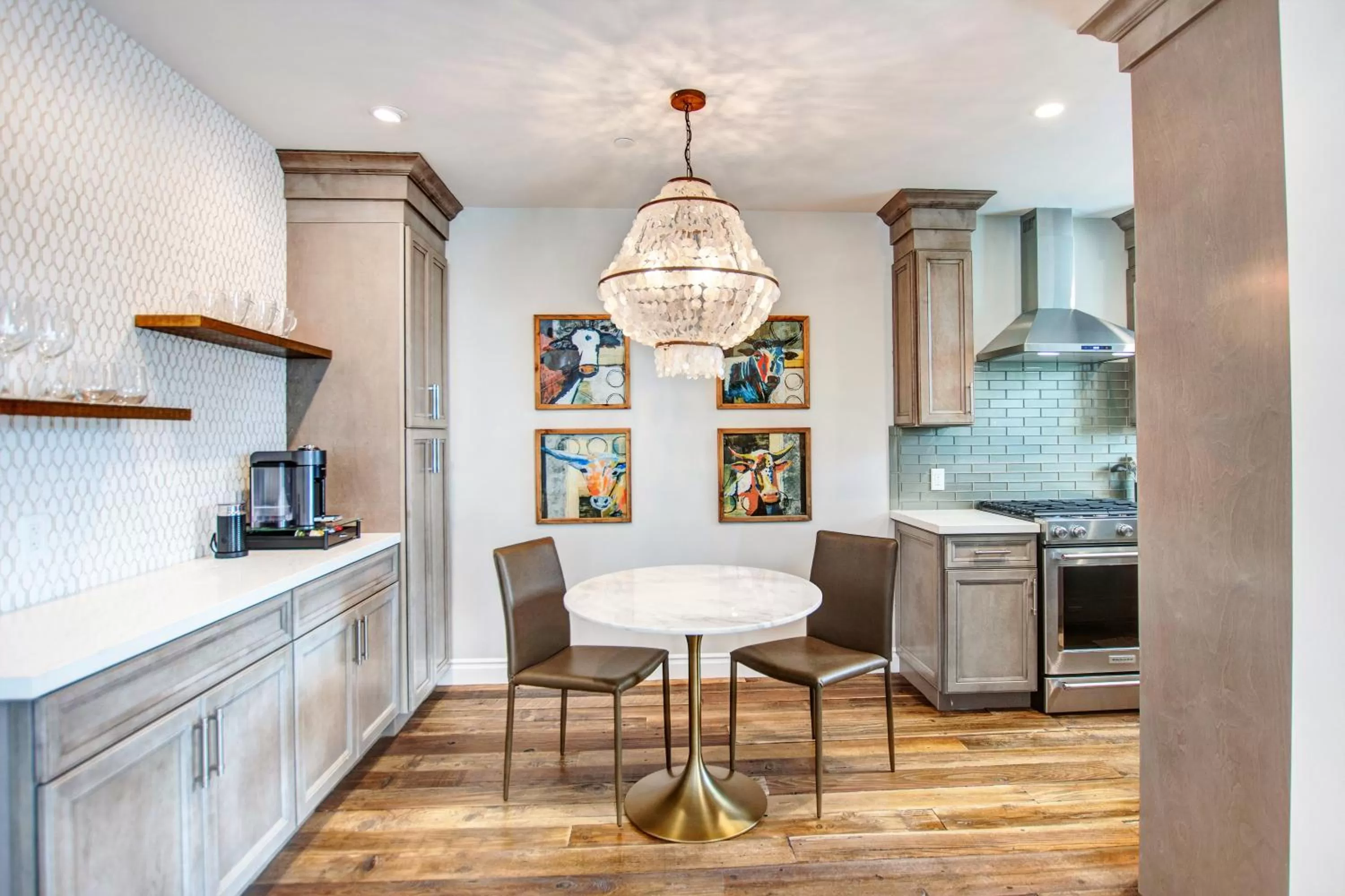 Dining area, Kitchen/Kitchenette in Sonoma Bungalows