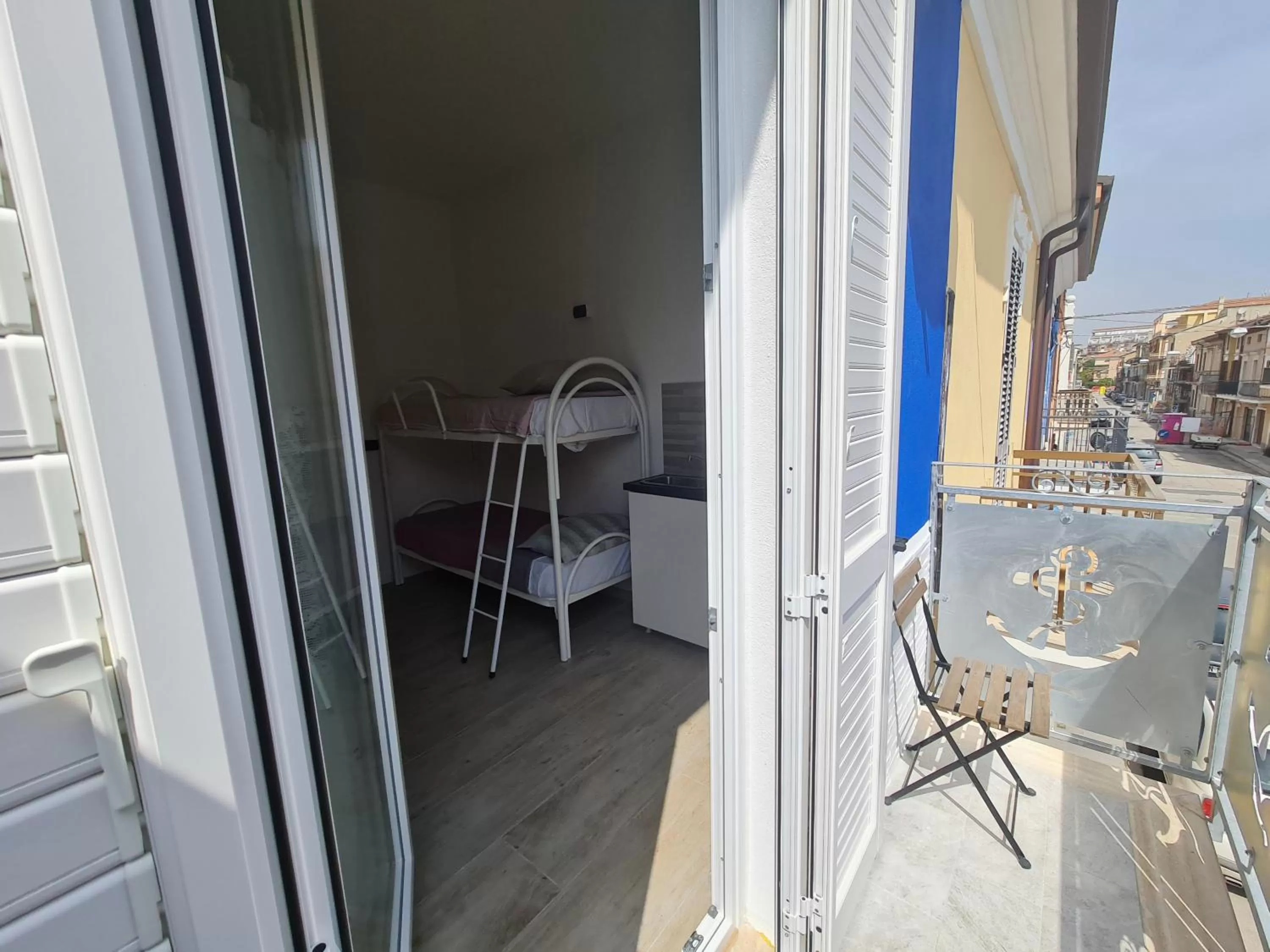 Dormi da me sul mare