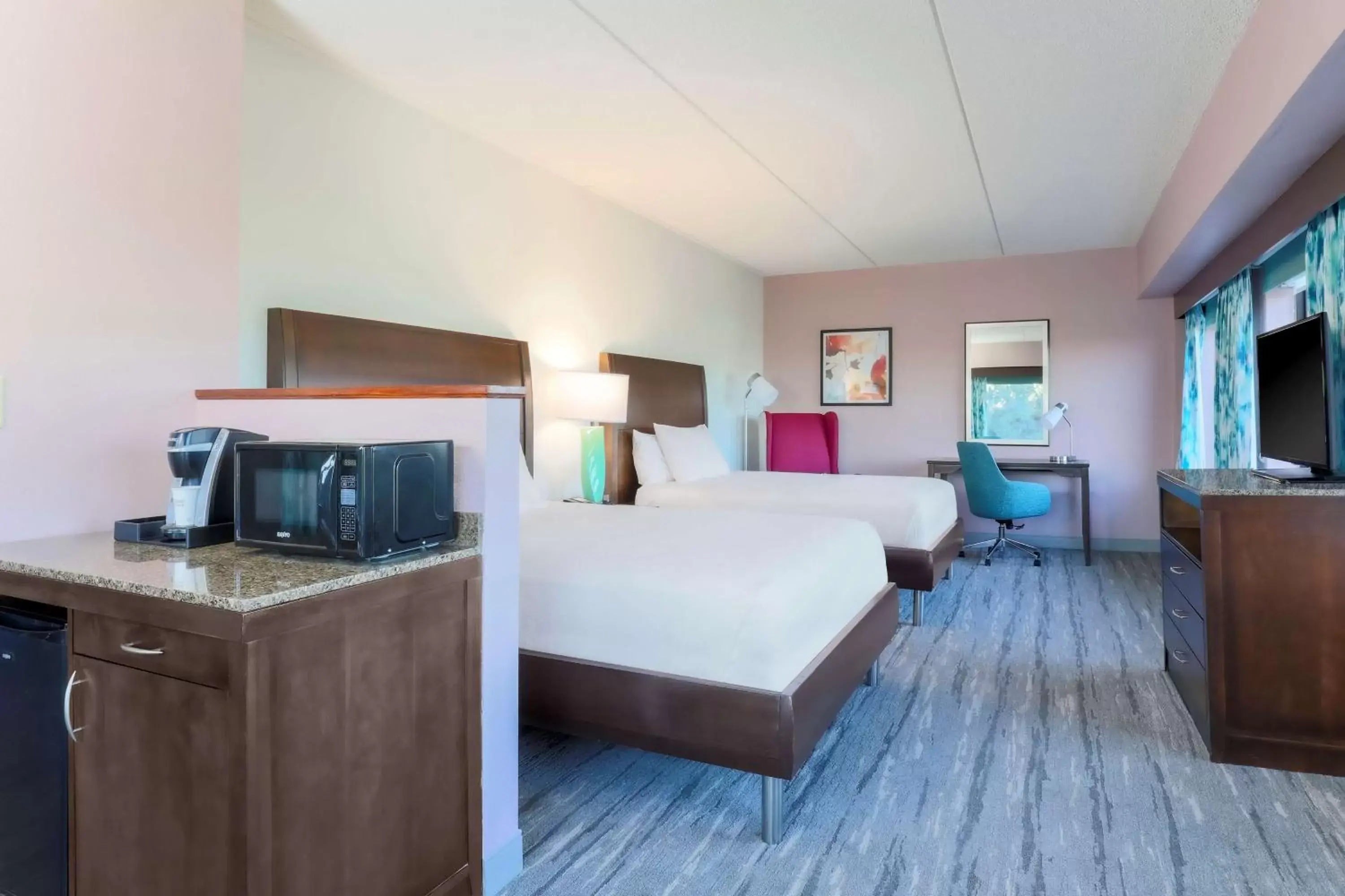 Bed, TV/Entertainment Center in Hilton Garden Inn Raleigh-Durham/Research Triangle Park