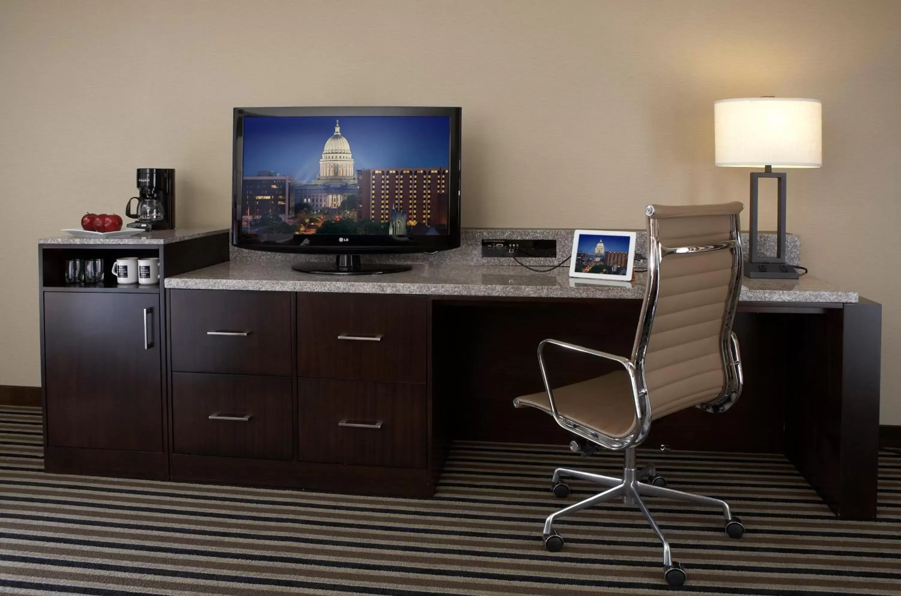 TV and multimedia, TV/Entertainment Center in The Madison Concourse Hotel