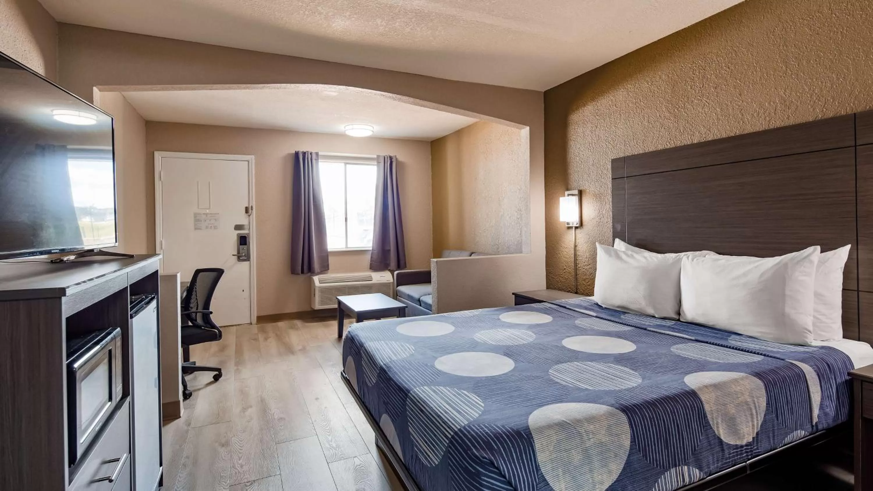 Photo of the whole room, Bed in SureStay Hotel By Best Western Olathe