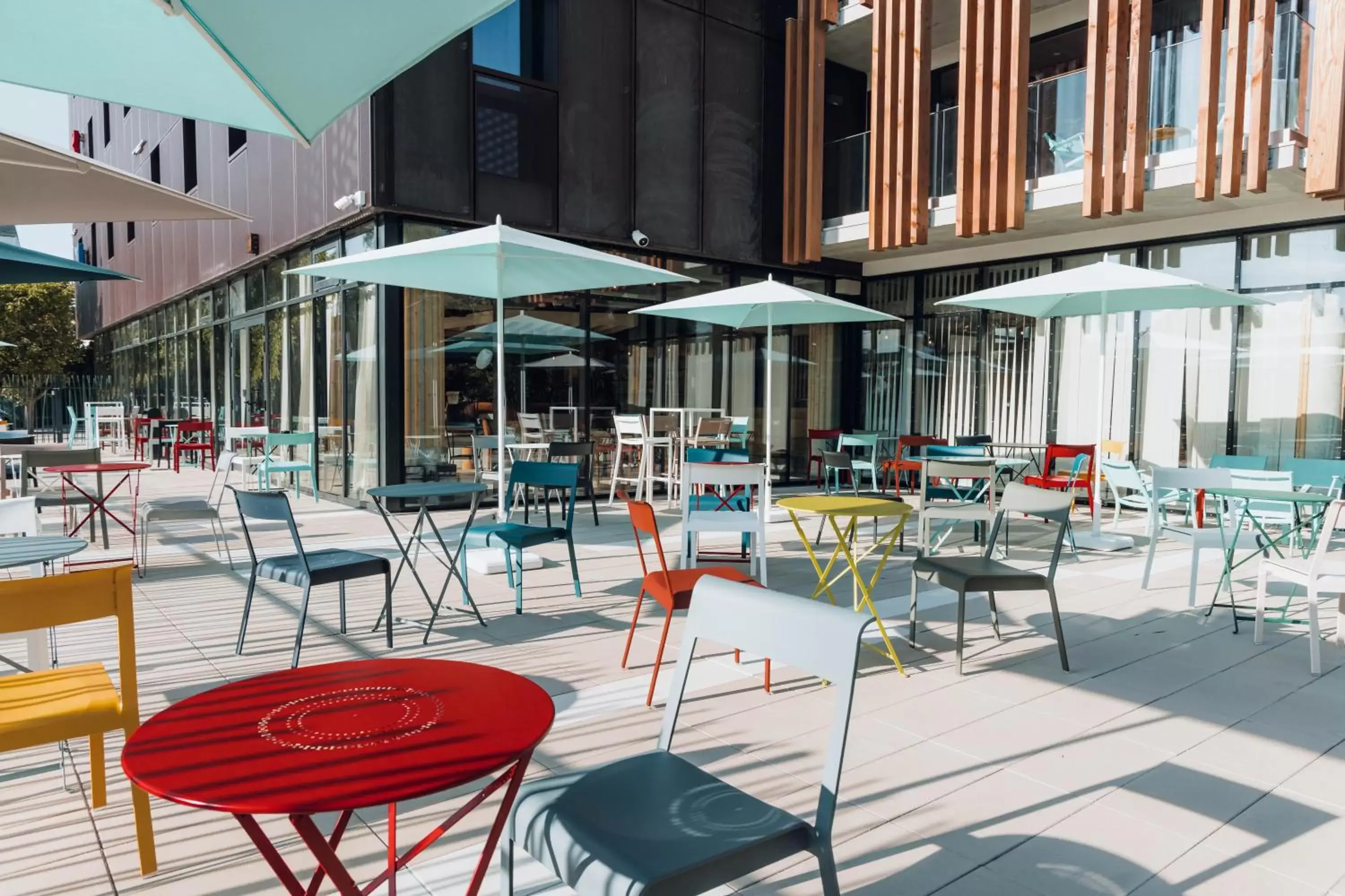 Patio, Restaurant/Places to Eat in ibis Budget La Rochelle Centre