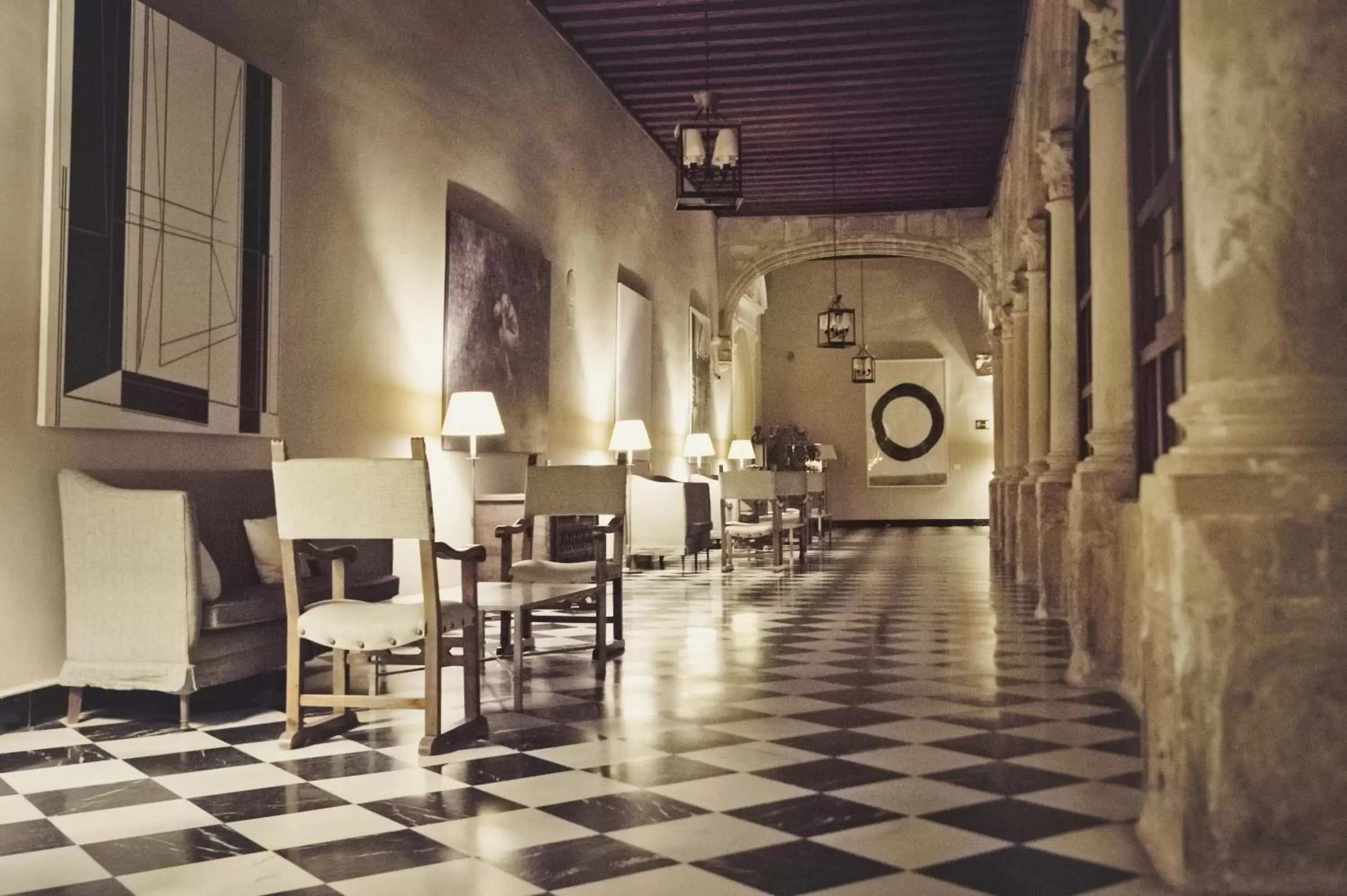 Business facilities, Restaurant/Places to Eat in Parador de Cuenca