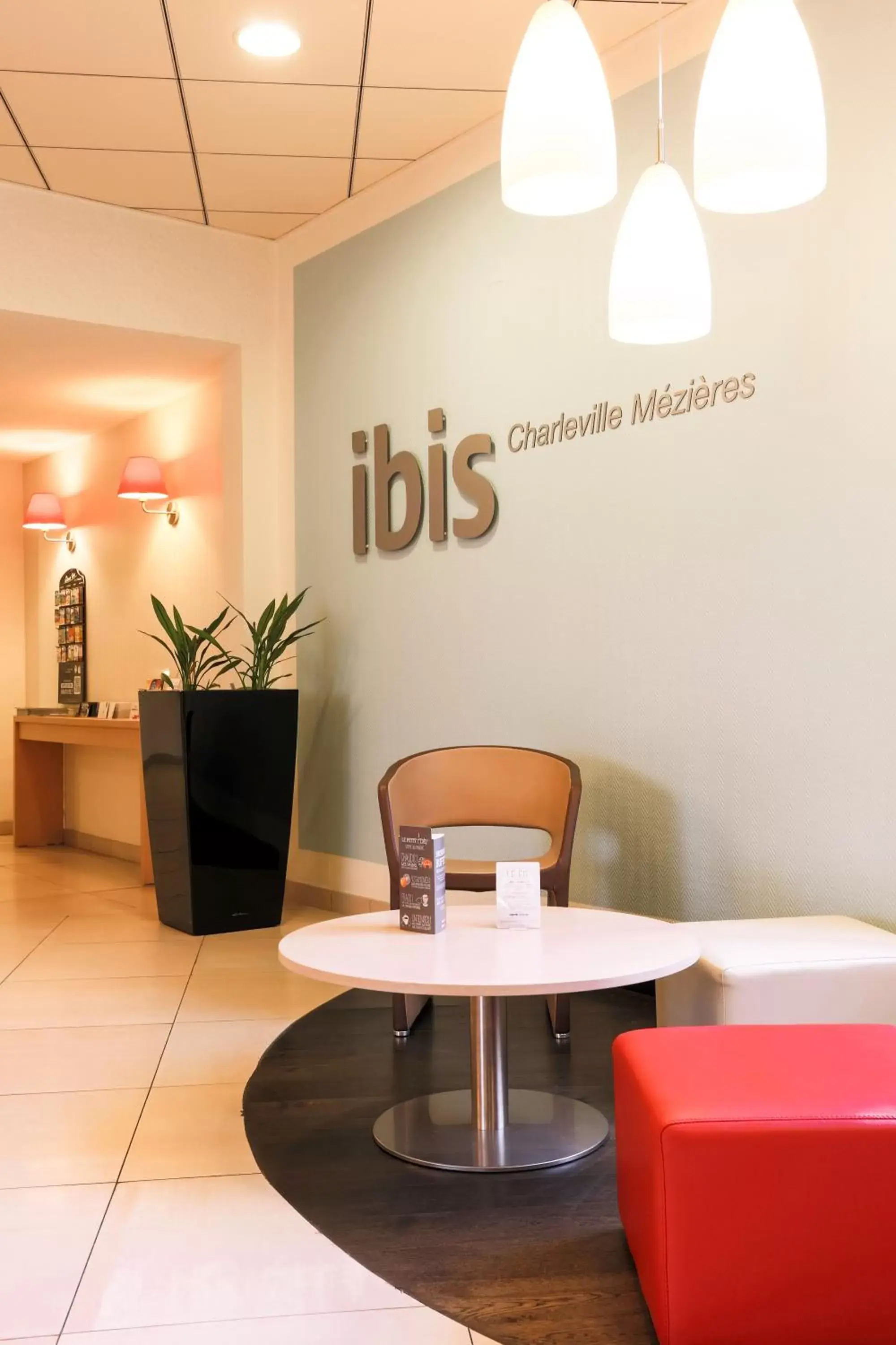 Property building, Seating Area in ibis Charleville Mézières