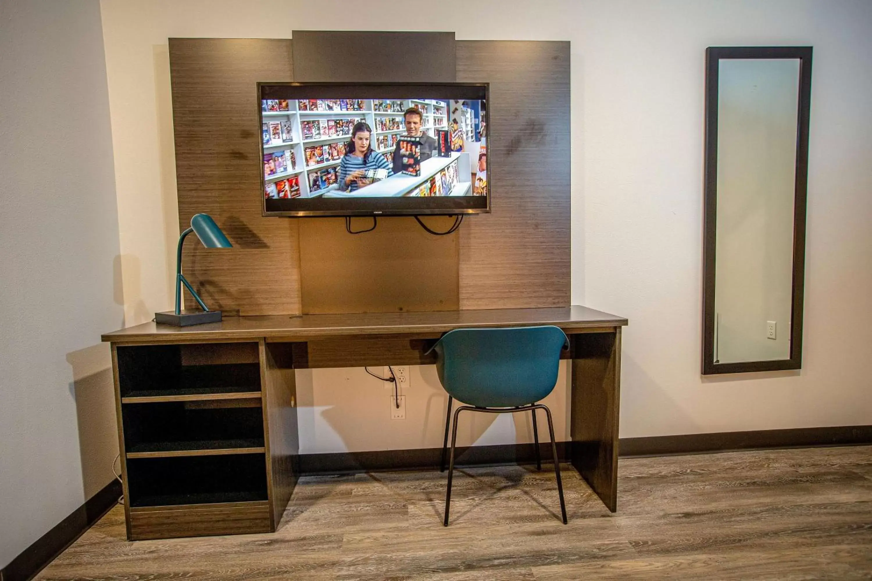 Photo of the whole room, TV/Entertainment Center in Motel 6 North Platte - East