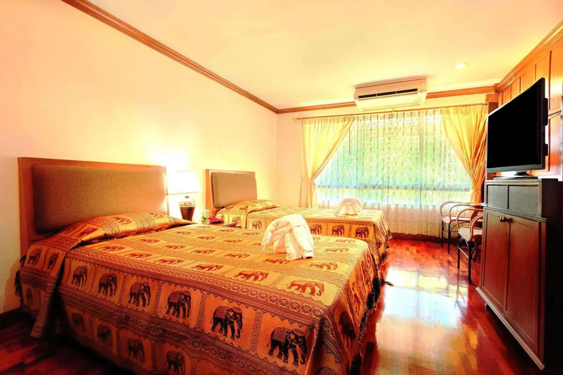 Photo of the whole room, Bed in Royal Ivory Sukhumvit Nana