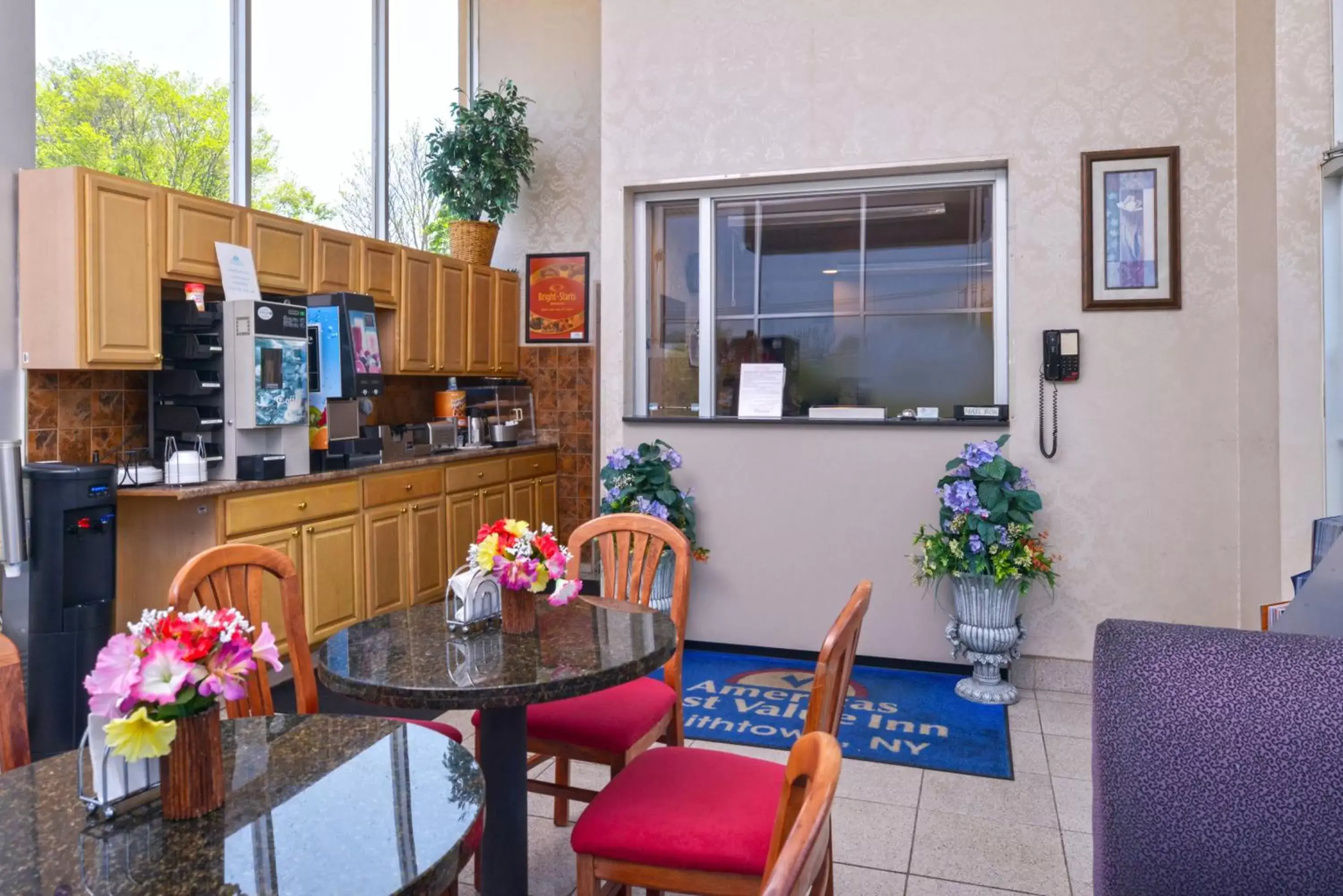 Restaurant/Places to Eat in Americas Best Value Inn Smithtown/Long Island