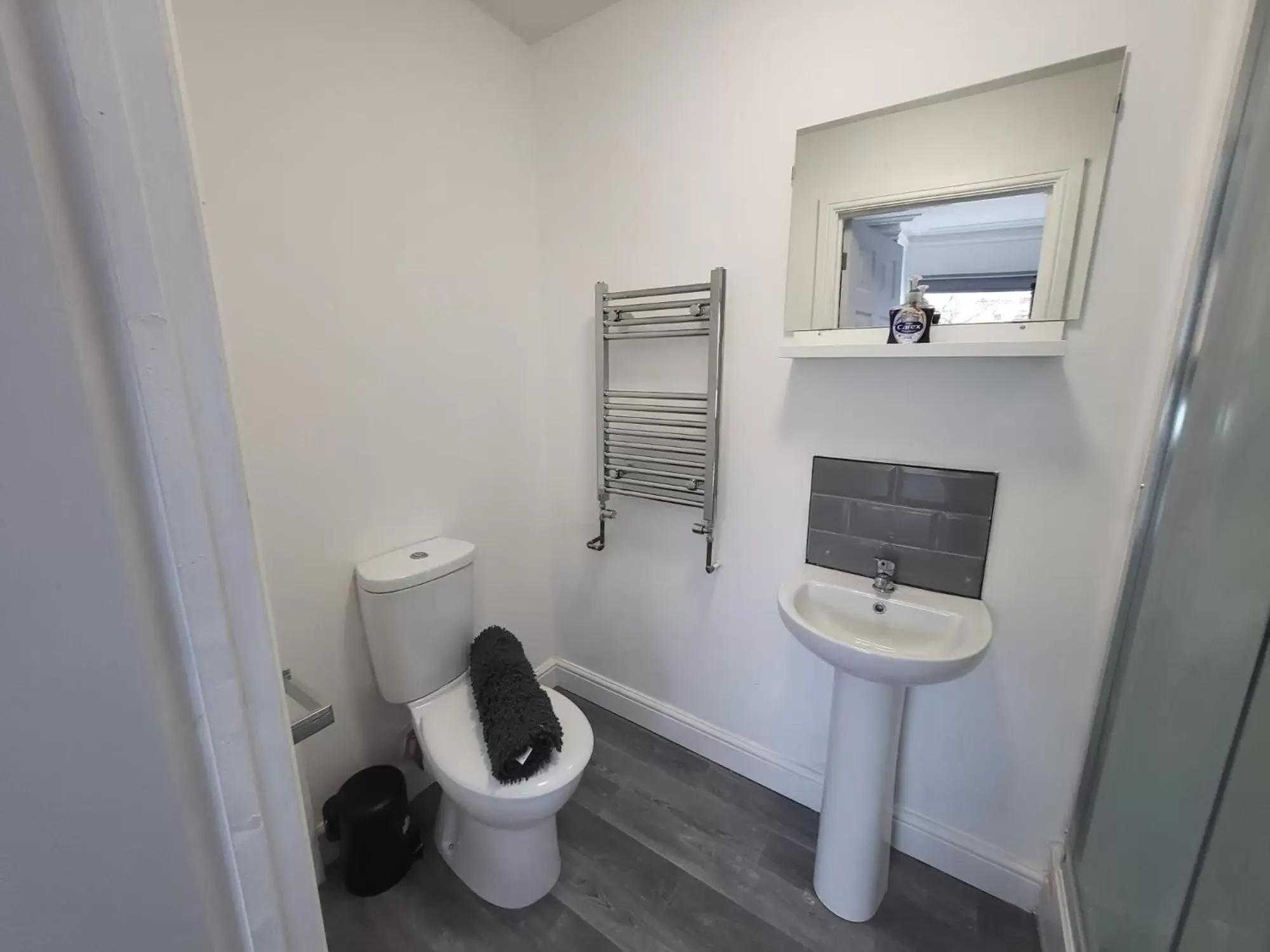 Bathroom in The Fishpond - Premier Nottingham Studios