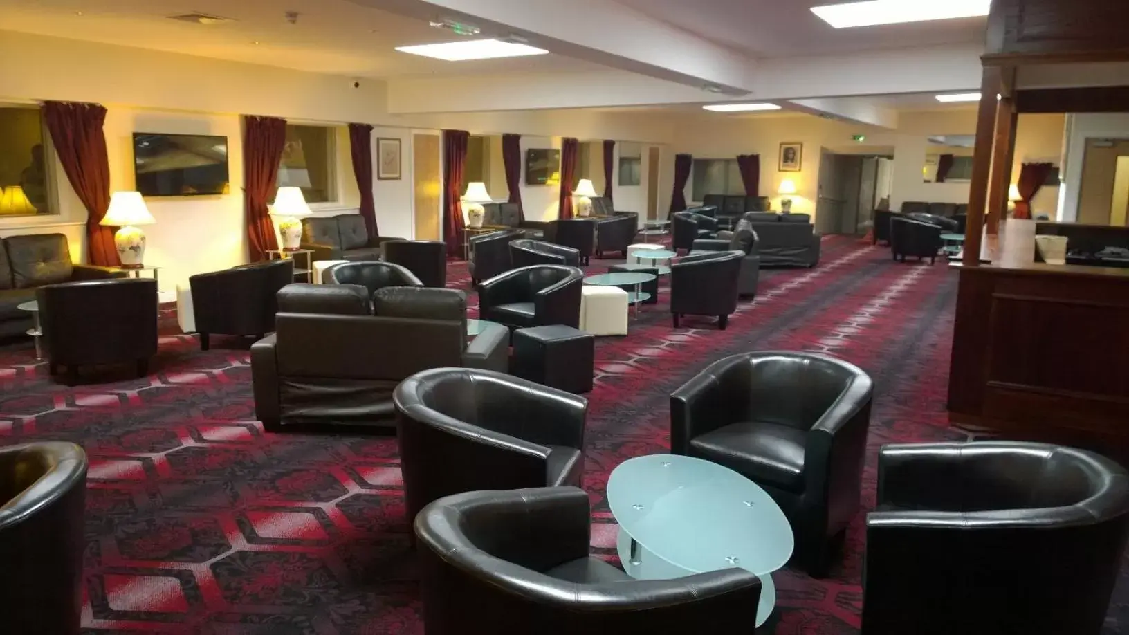 Communal lounge/ TV room, Lounge/Bar in Britannia Hotel Aberdeen