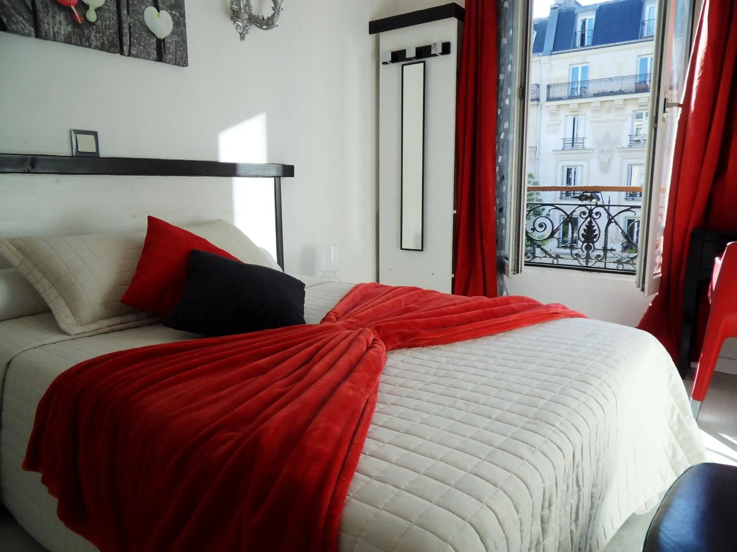 Bed in Camelia Prestige - Place de la Nation