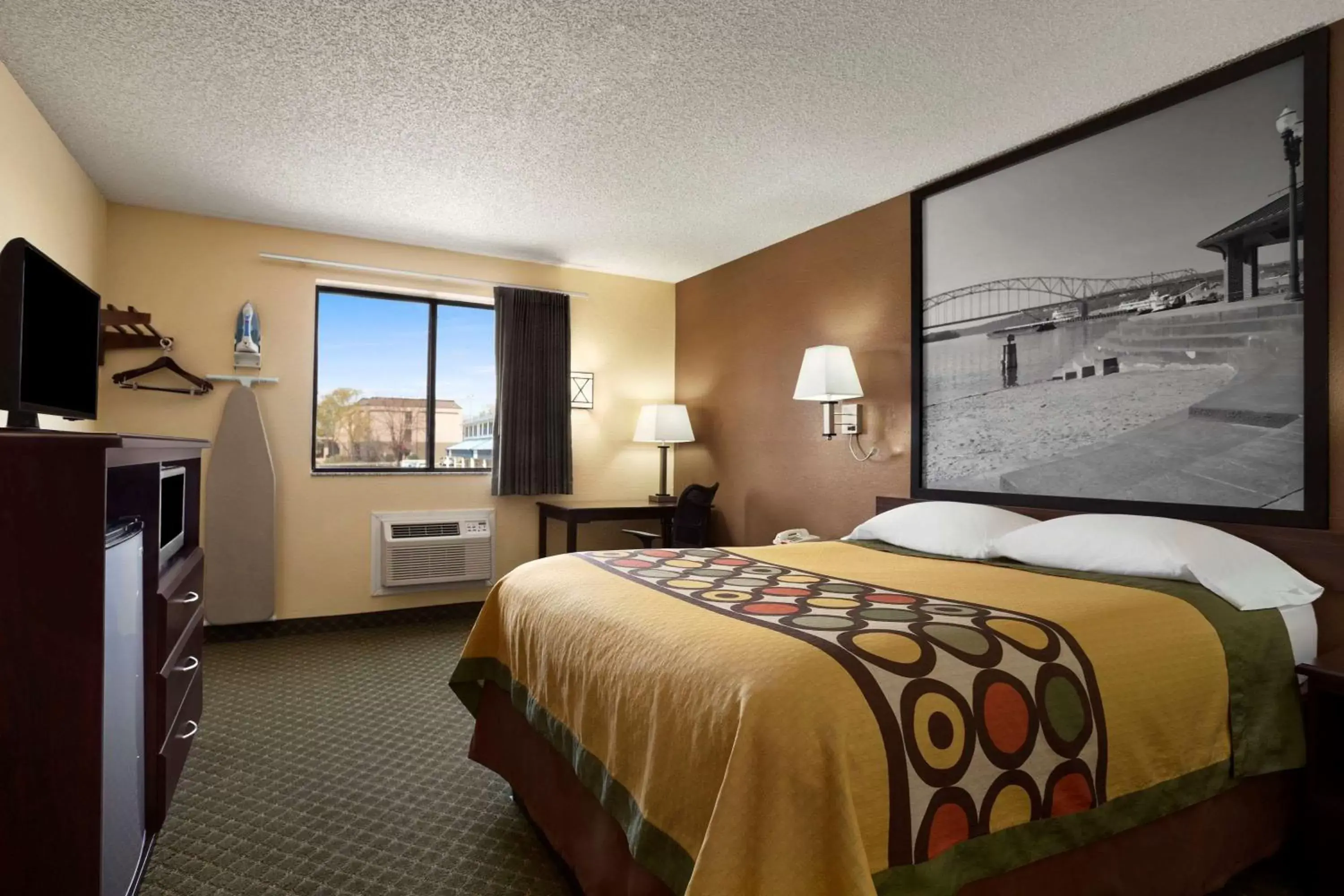 Photo of the whole room in Super 8 by Wyndham Cedar Rapids