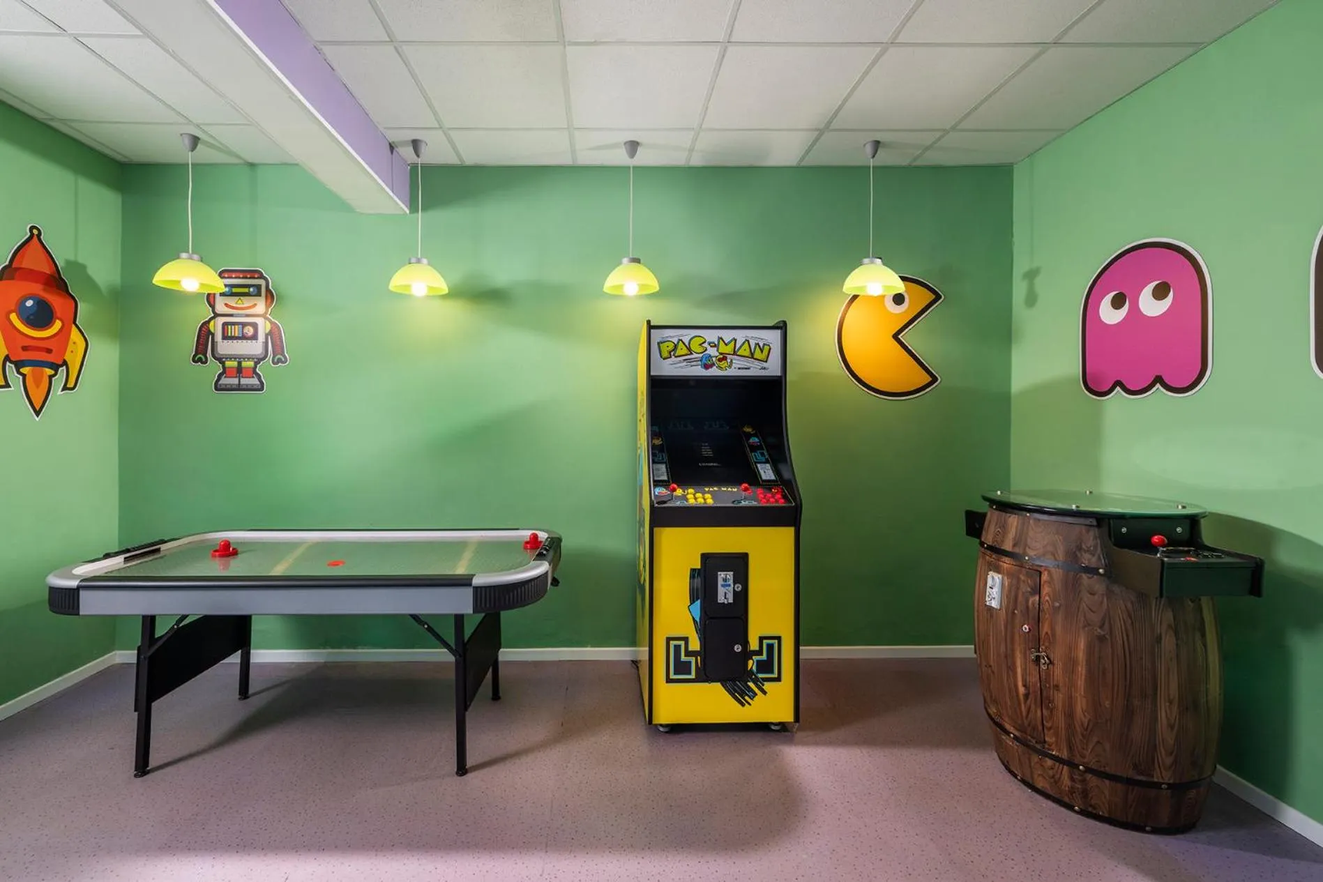 Game Room in C Hotel Neve Ilan