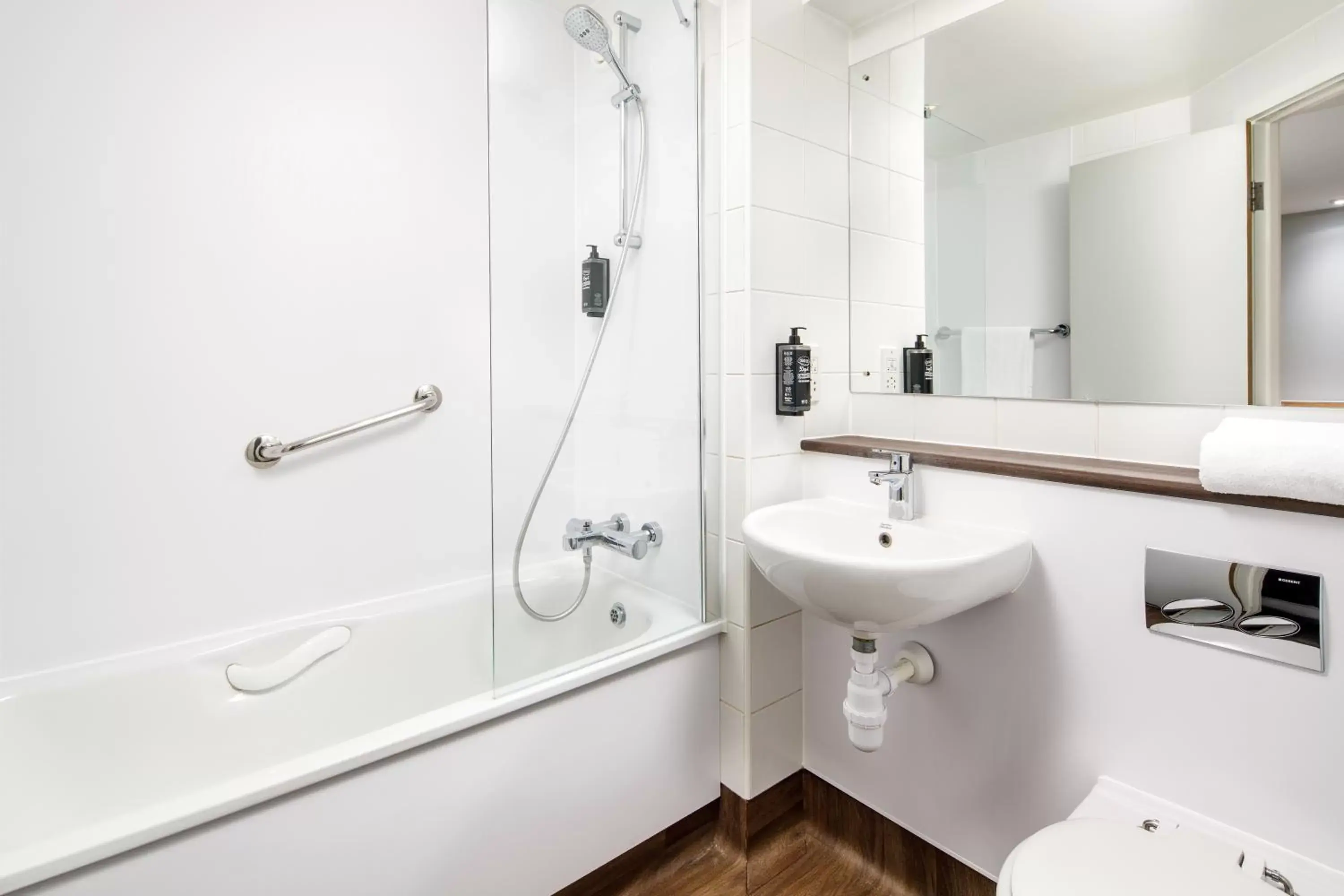 Bathroom in ibis budget London Heathrow Central