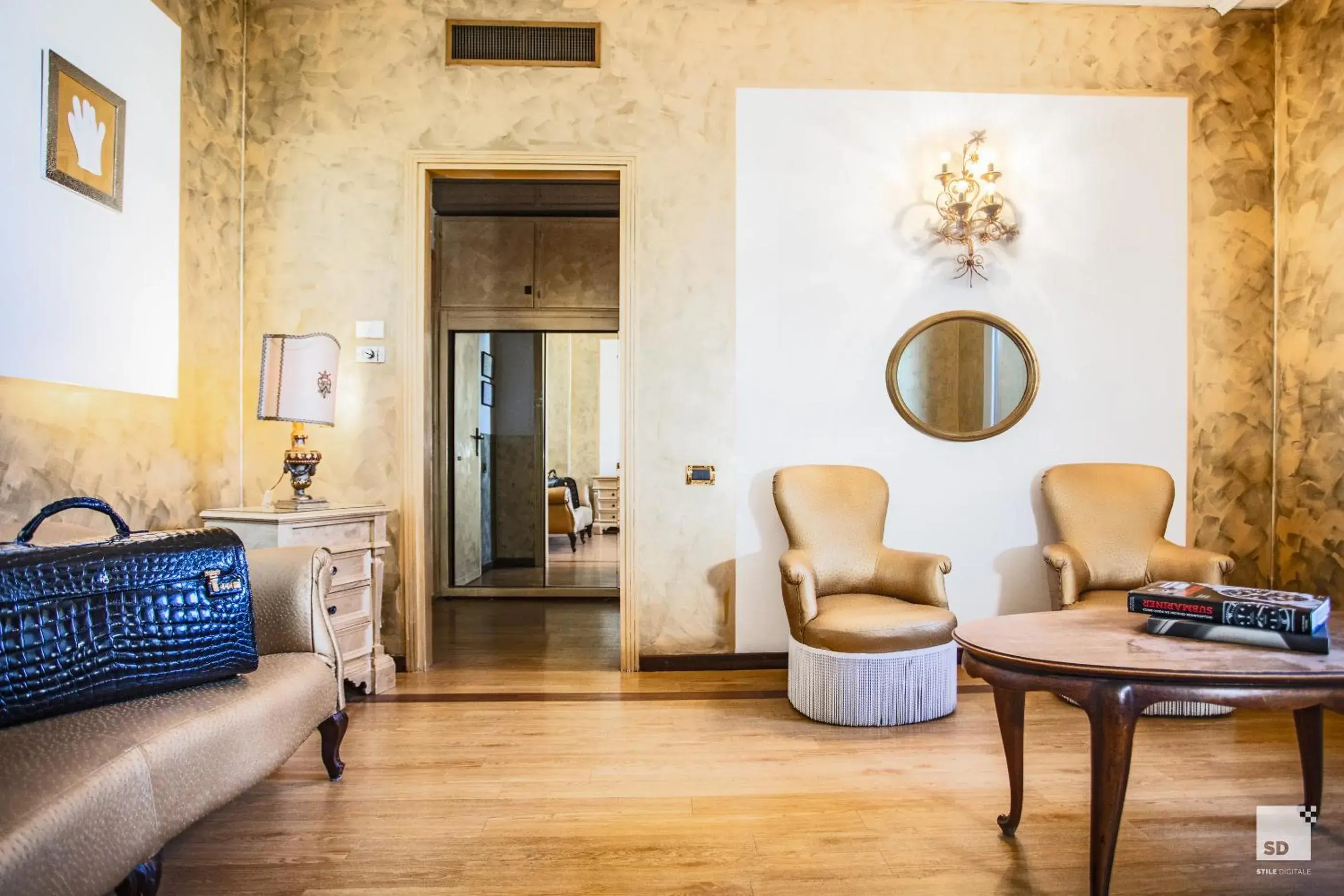 Living room, Seating Area in Admiral Hotel