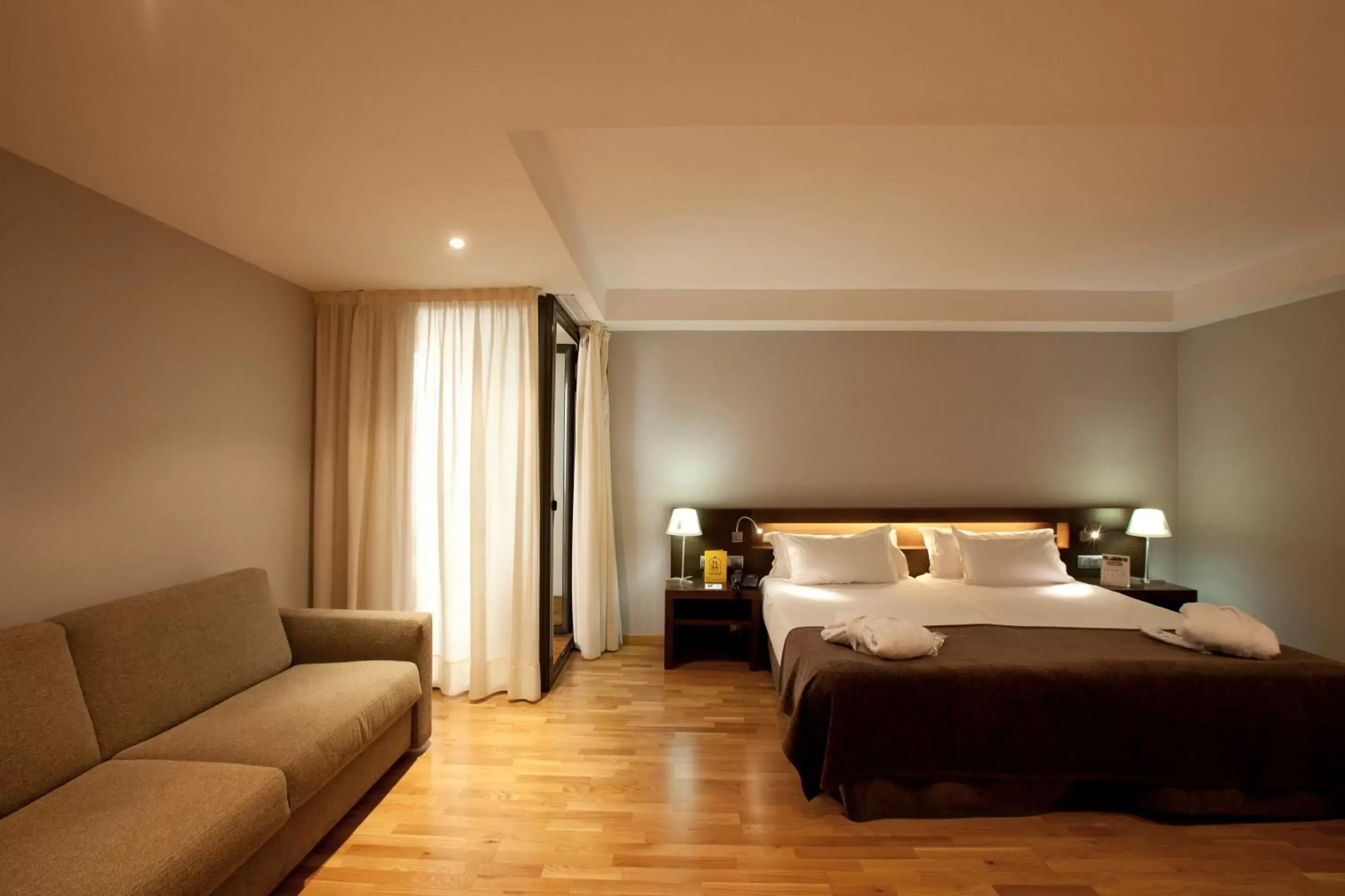 Bedroom, Bed in Hotel Concordia Barcelona
