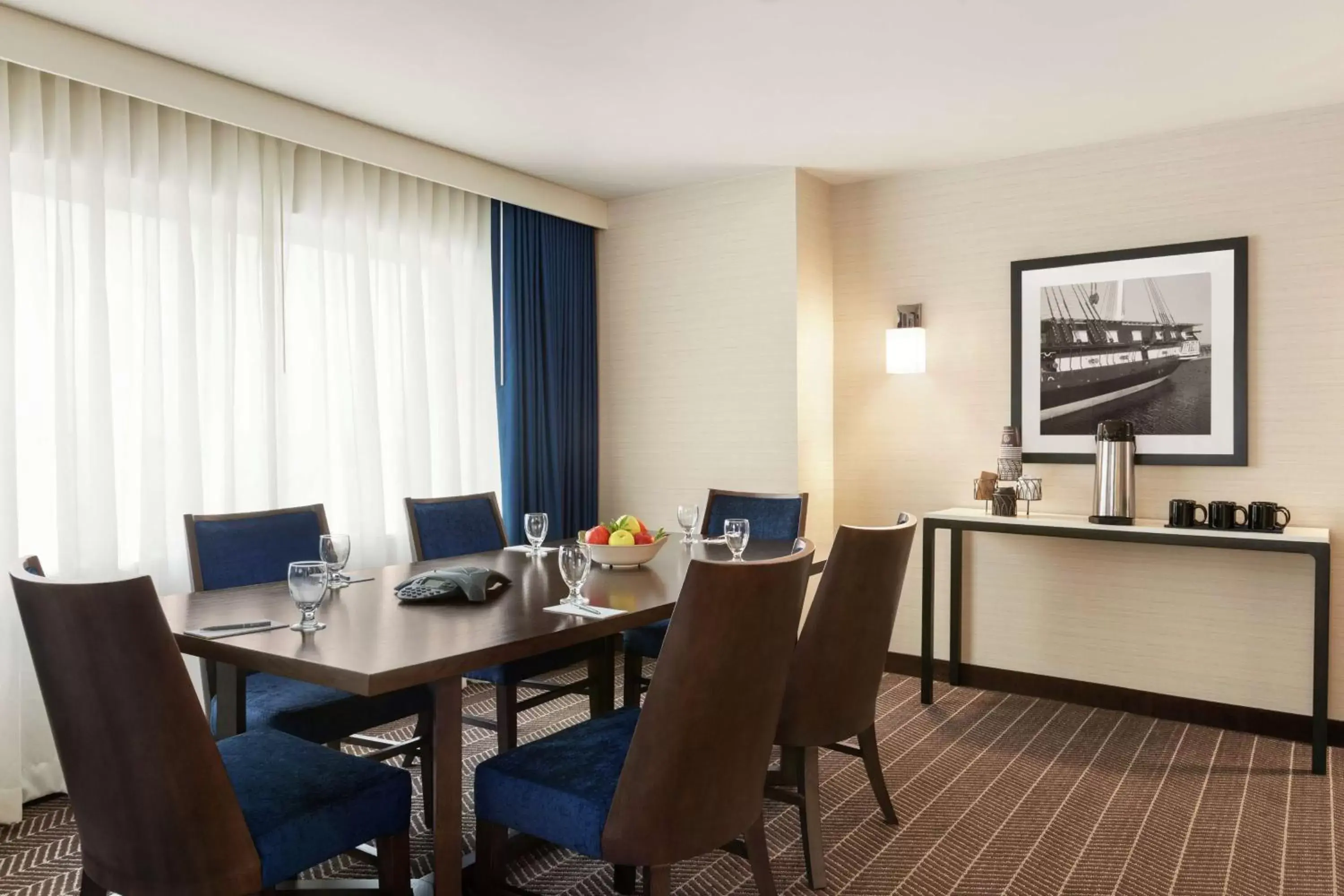 Photo of the whole room, Dining Area in Embassy Suites Boston at Logan Airport