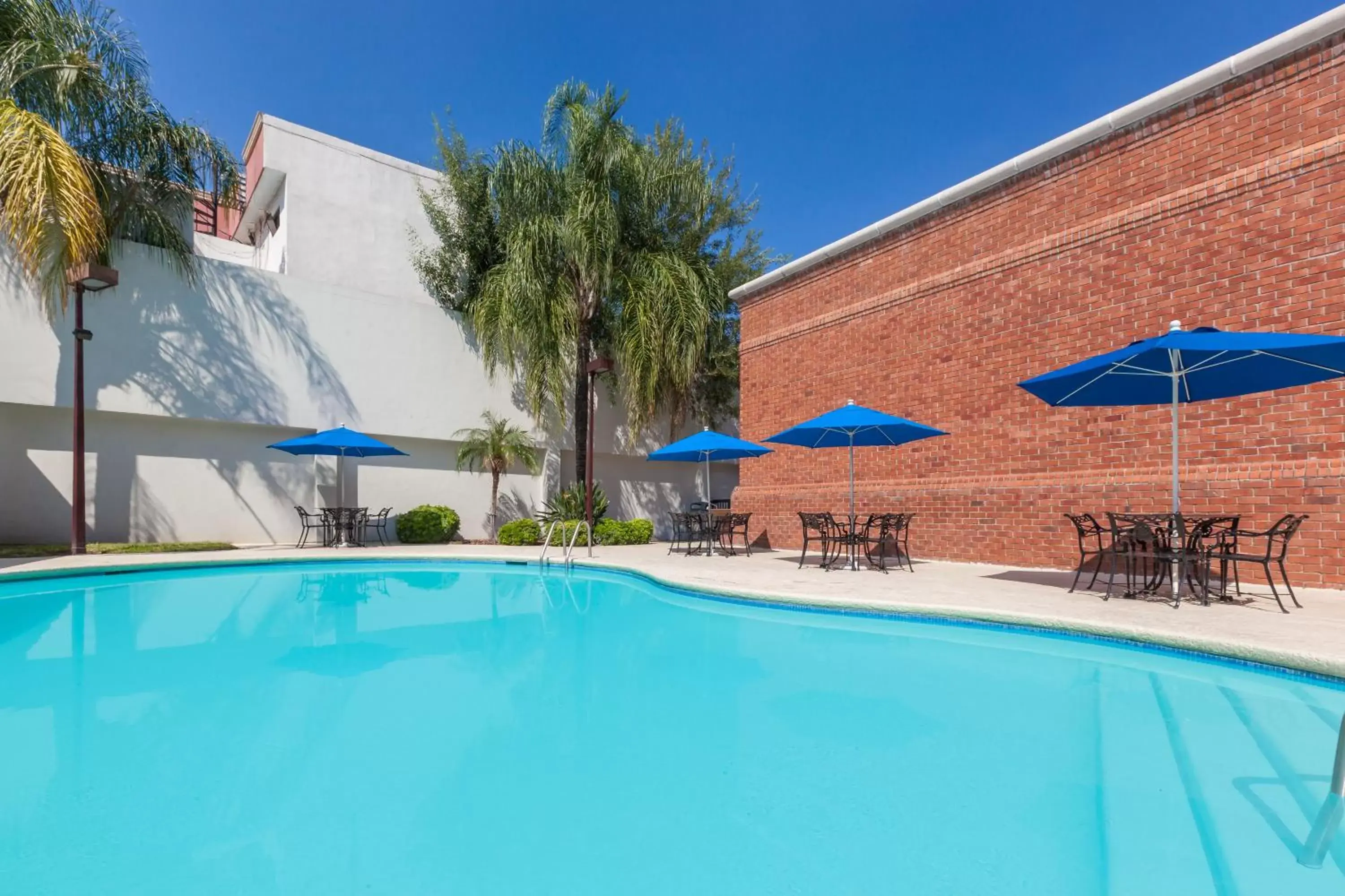 Swimming Pool in Wyndham Garden Monterrey Norte