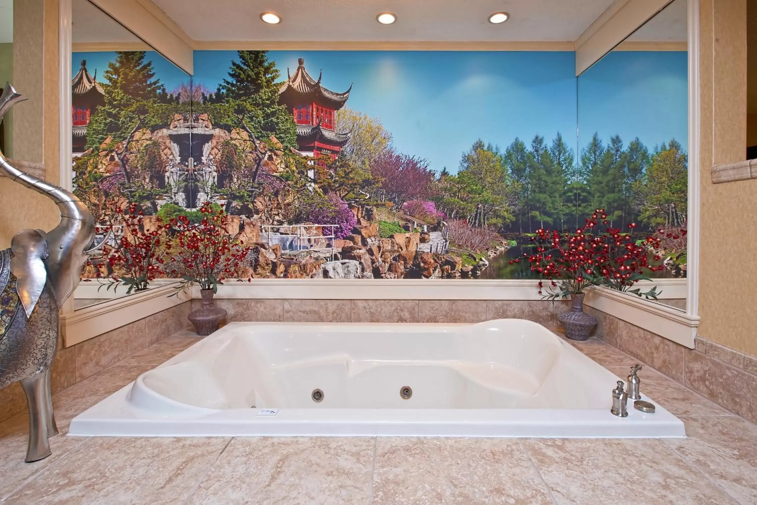 Bathroom in Holiday Inn Express & Suites - Sharon-Hermitage, an IHG Hotel