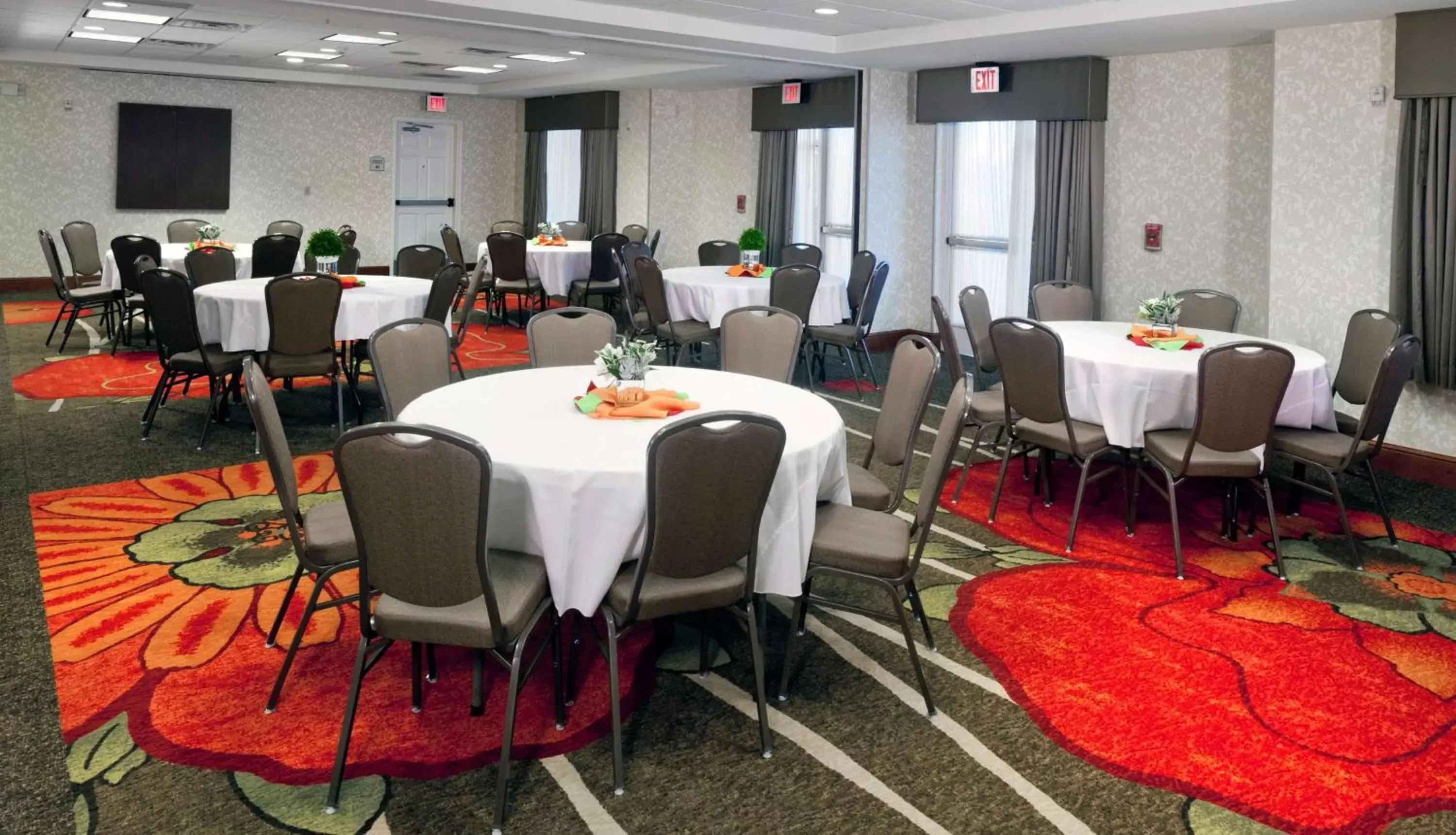 Meeting/conference room, Restaurant/Places to Eat in Hilton Garden Inn Ontario Rancho Cucamonga