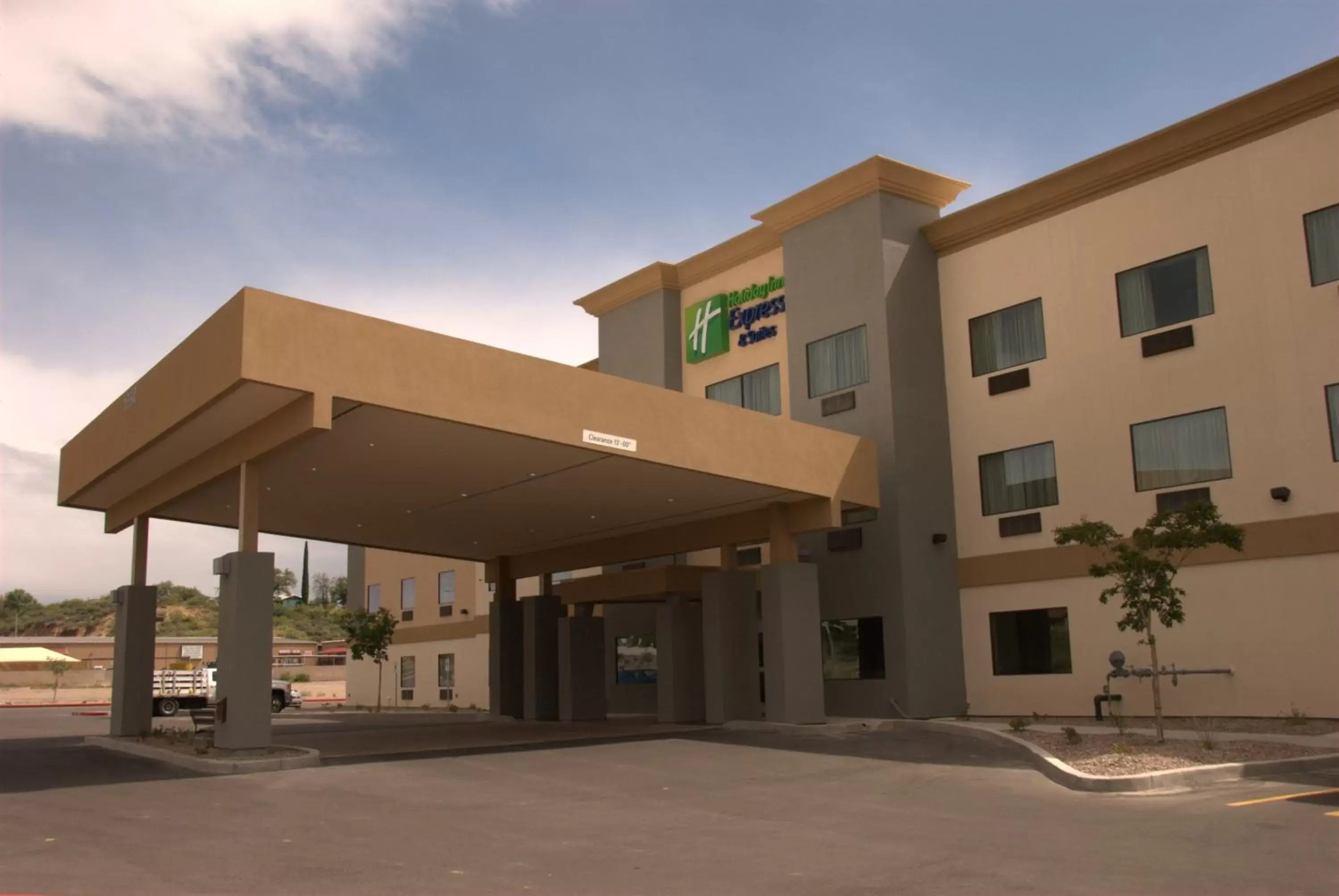 Property Building in Holiday Inn Express & Suites Globe, an IHG Hotel