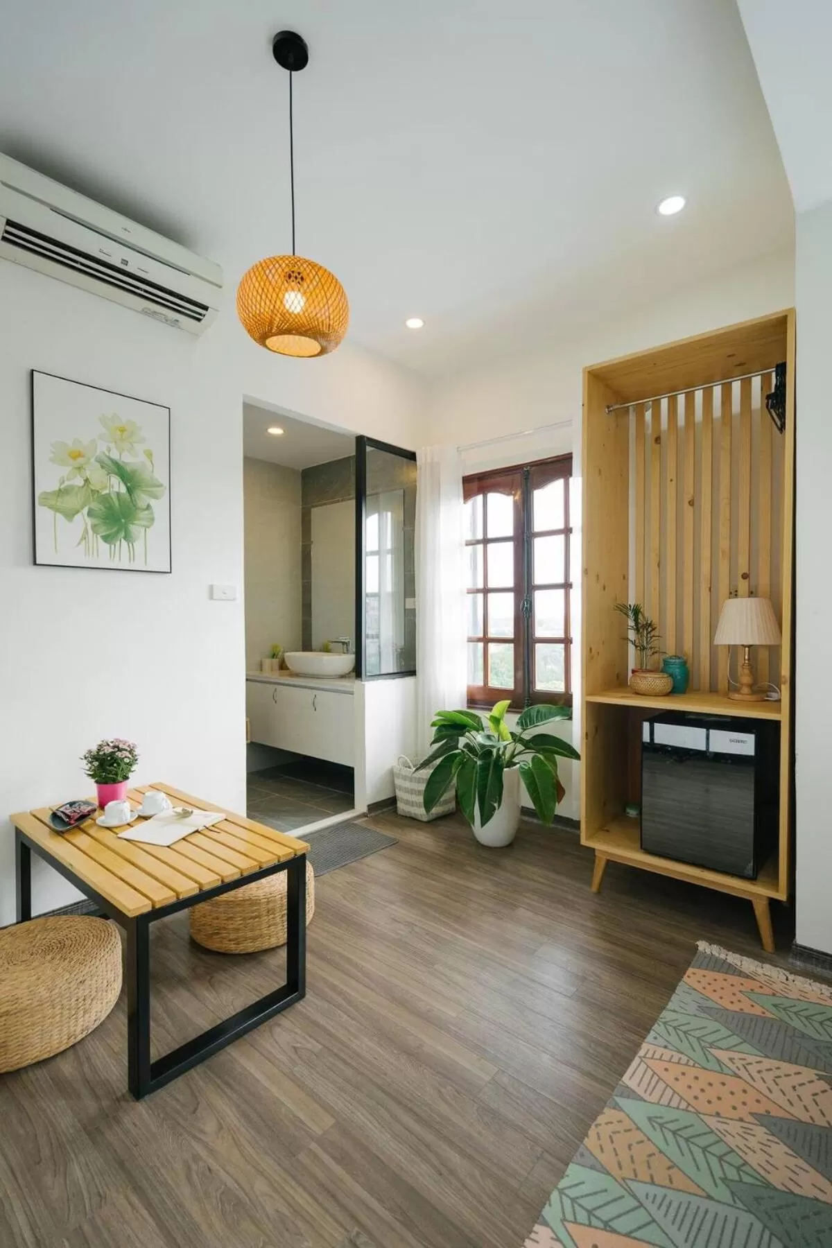 Dining area in Eden Westlake Hotel