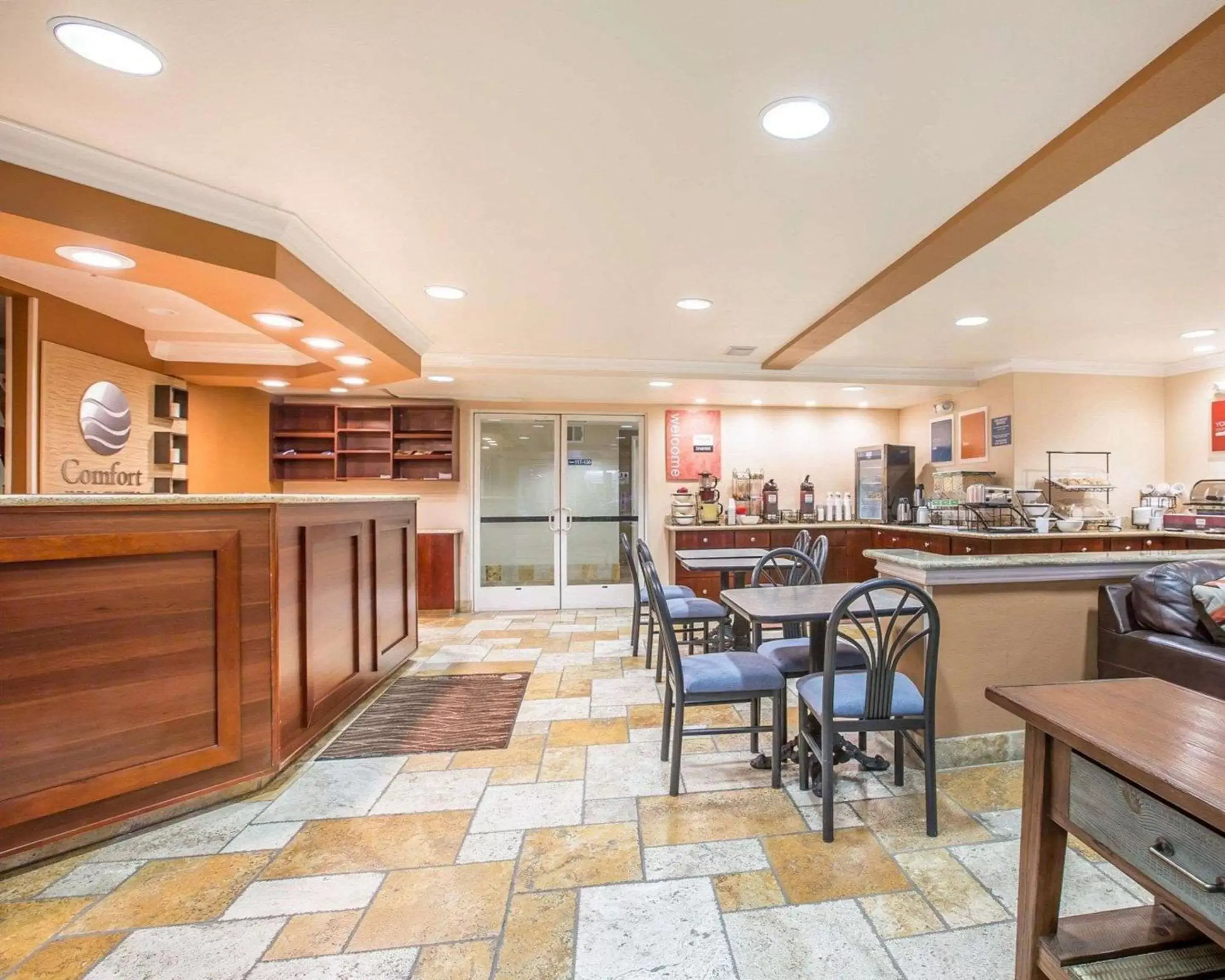 Lobby or reception, Restaurant/Places to Eat in Comfort Inn & Suites Salinas