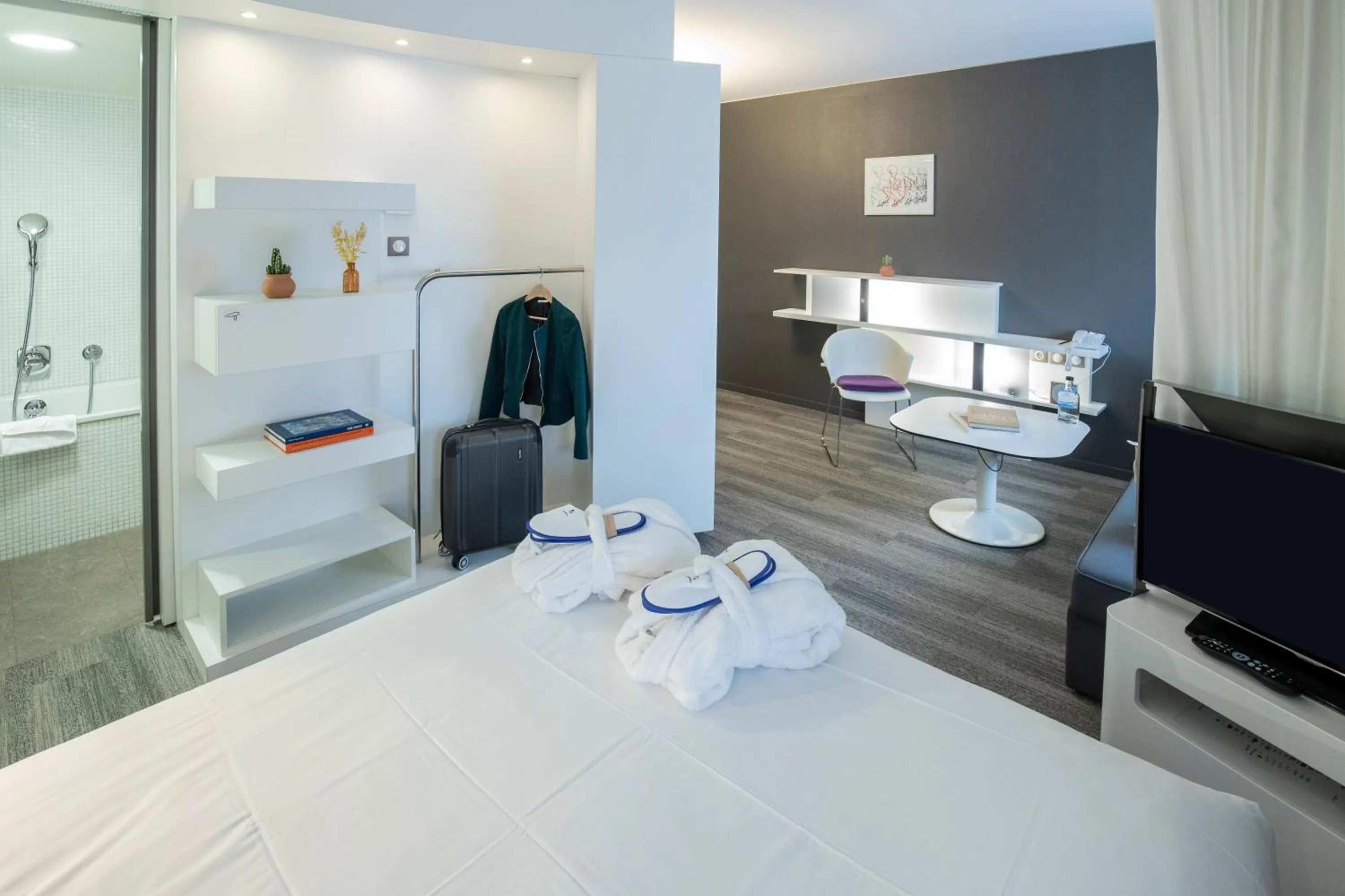 Bedroom, Bed in Novotel Suites Luxembourg
