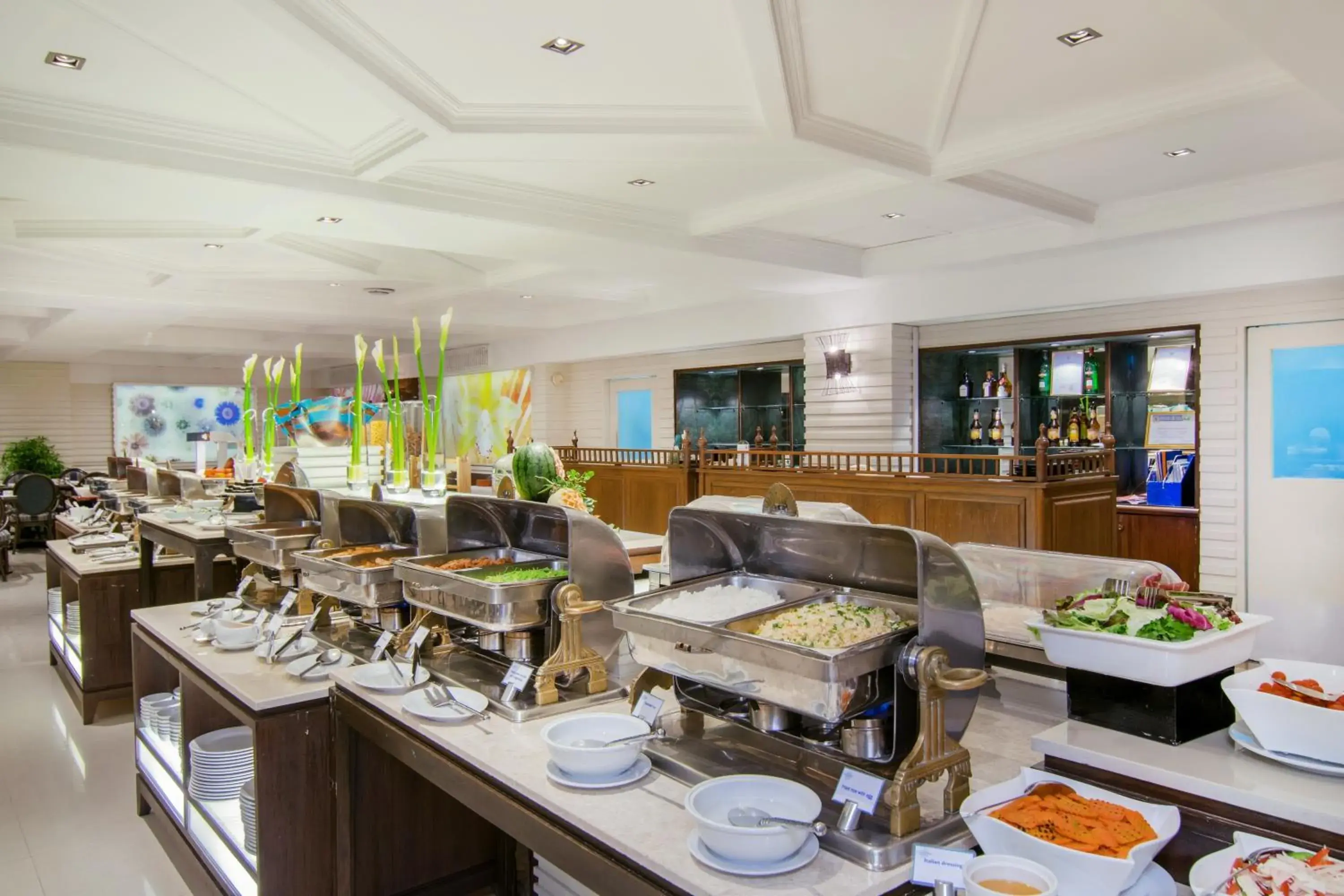 Restaurant/Places to Eat in The Bayview Hotel Pattaya